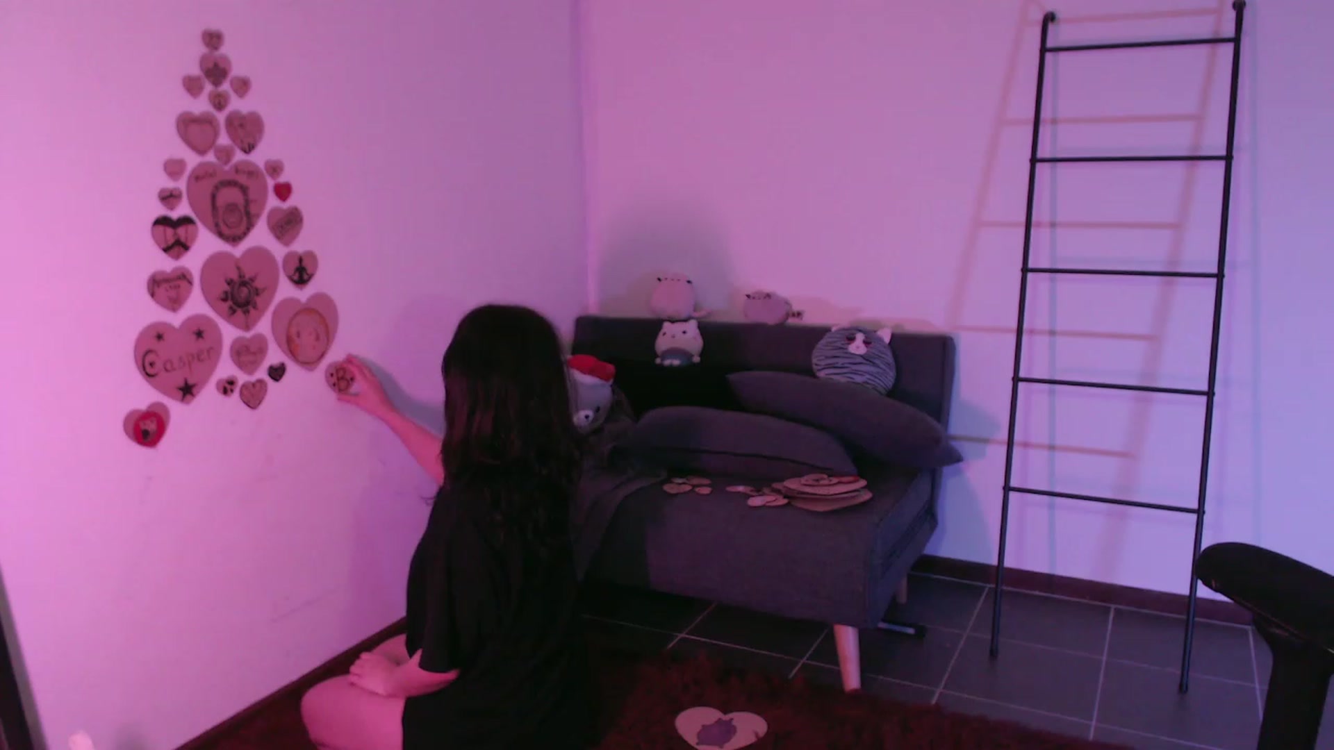 Gallery image thumbnail from RoomToAvoid's myfreecams stream on, 11/22/2023, 01:41 image 18 of 20
