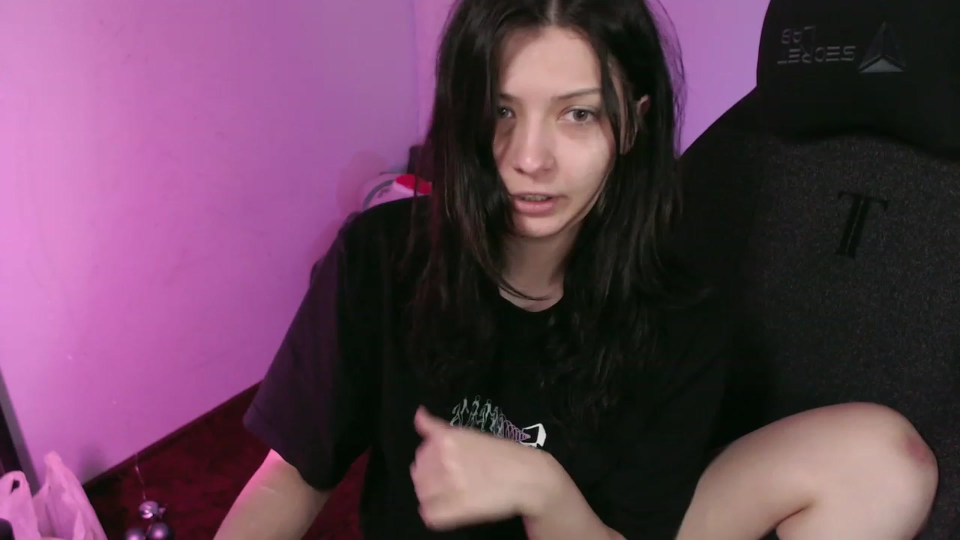 Gallery image thumbnail from RoomToAvoid's myfreecams stream on, 11/22/2023, 01:41 image 7 of 20
