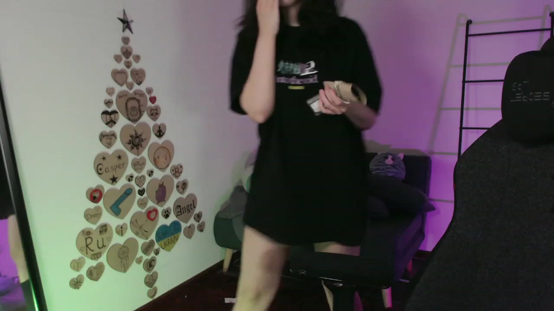 Gallery image thumbnail from RoomToAvoid's myfreecams stream on, 11/22/2023, 02:30 image 9 of 20