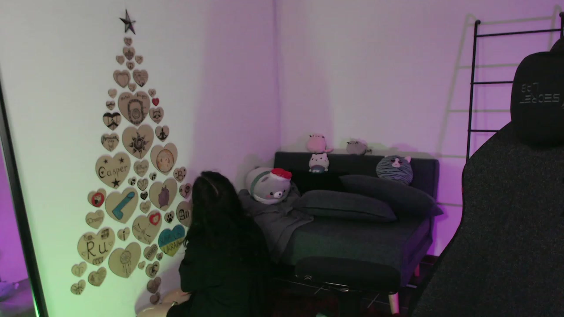 Gallery image thumbnail from RoomToAvoid's myfreecams stream on, 11/22/2023, 02:30 image 10 of 20