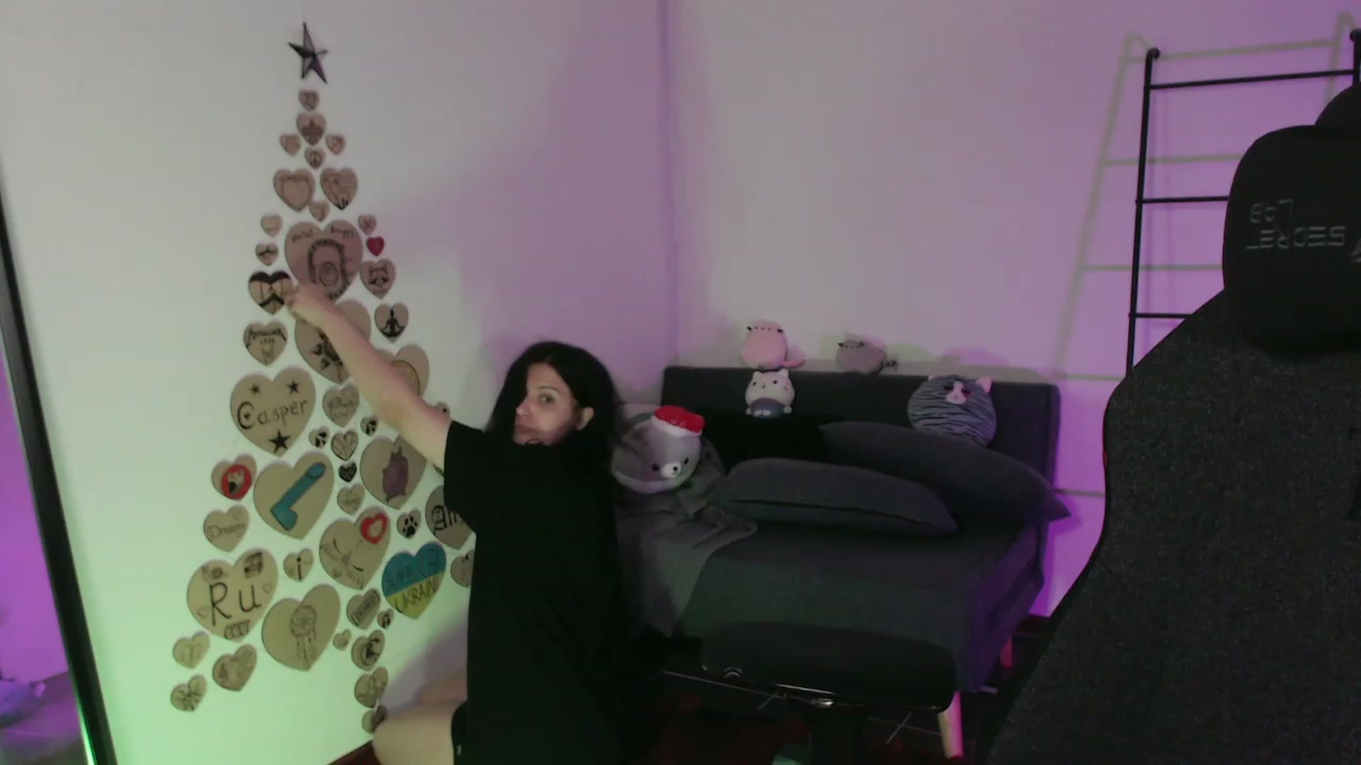 Gallery image thumbnail from RoomToAvoid's myfreecams stream on, 11/22/2023, 02:30 image 16 of 20