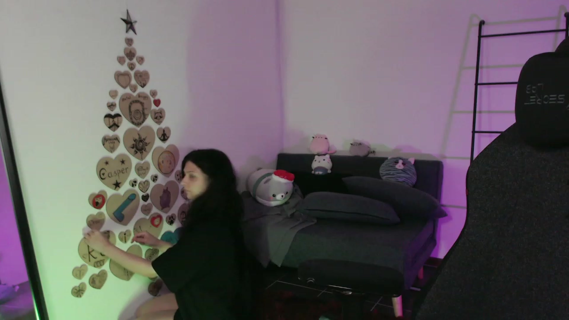 Gallery image thumbnail from RoomToAvoid's myfreecams stream on, 11/22/2023, 02:30 image 13 of 20