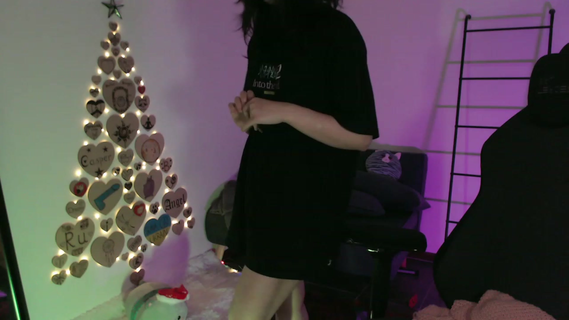 Gallery image thumbnail from RoomToAvoid's myfreecams stream on, 11/22/2023, 03:49 image 12 of 20