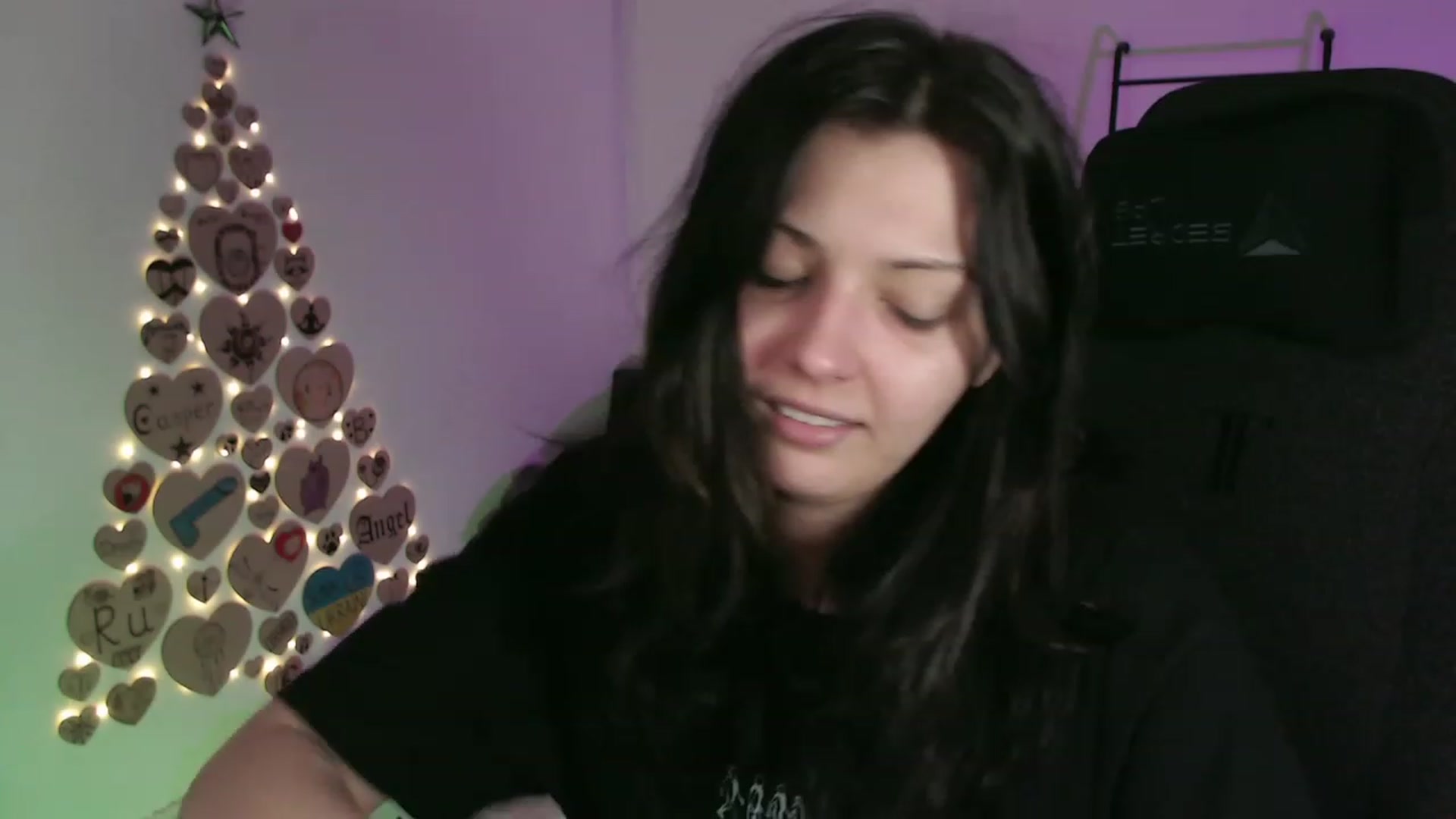 Gallery image thumbnail from RoomToAvoid's myfreecams stream on, 11/22/2023, 03:49 image 14 of 20