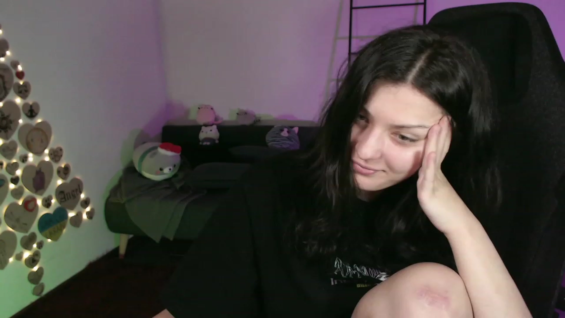 Gallery image thumbnail from RoomToAvoid's myfreecams stream on, 11/22/2023, 03:49 image 9 of 20