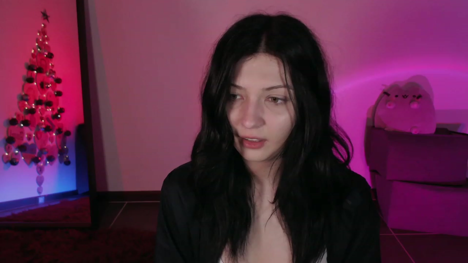 Gallery image thumbnail from RoomToAvoid's myfreecams stream on, 12/04/2023, 01:56 image 8 of 20