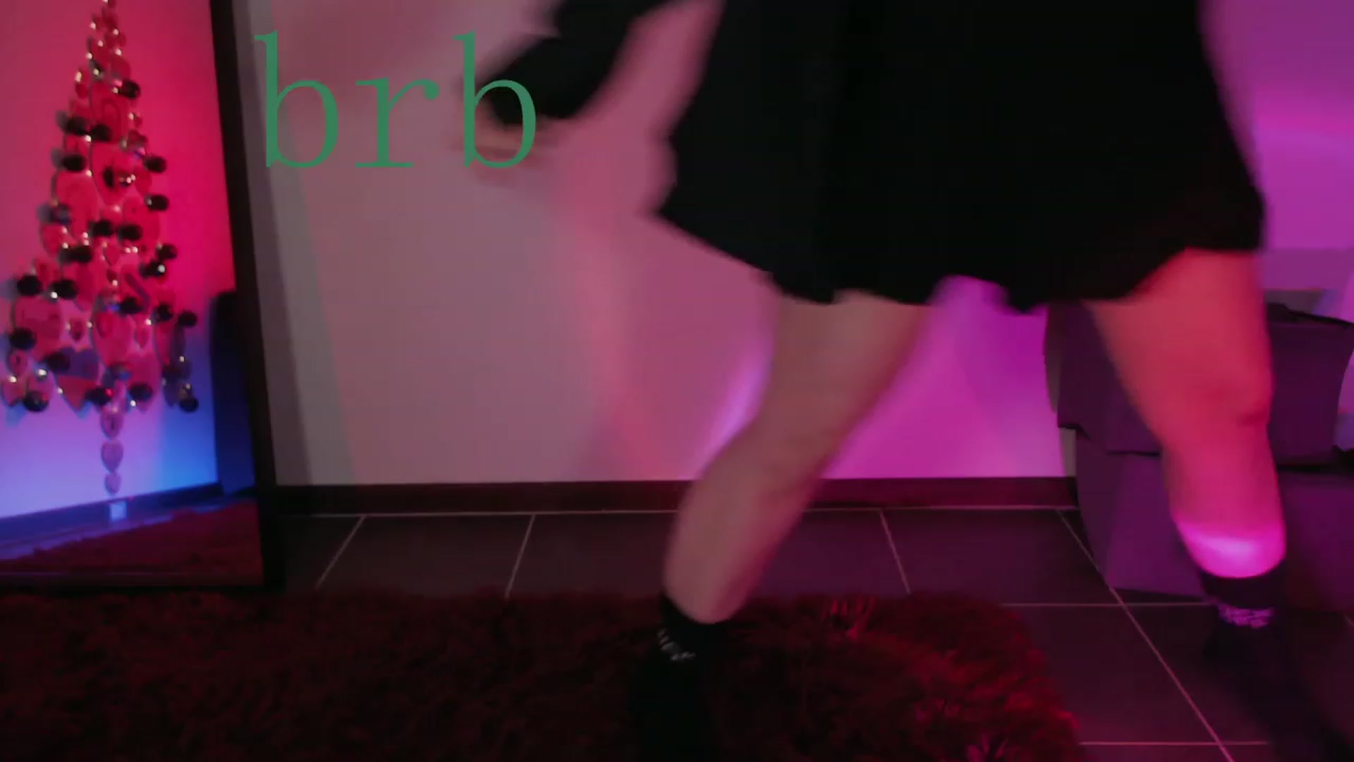 Gallery image thumbnail from RoomToAvoid's myfreecams stream on, 12/04/2023, 01:56 image 19 of 20