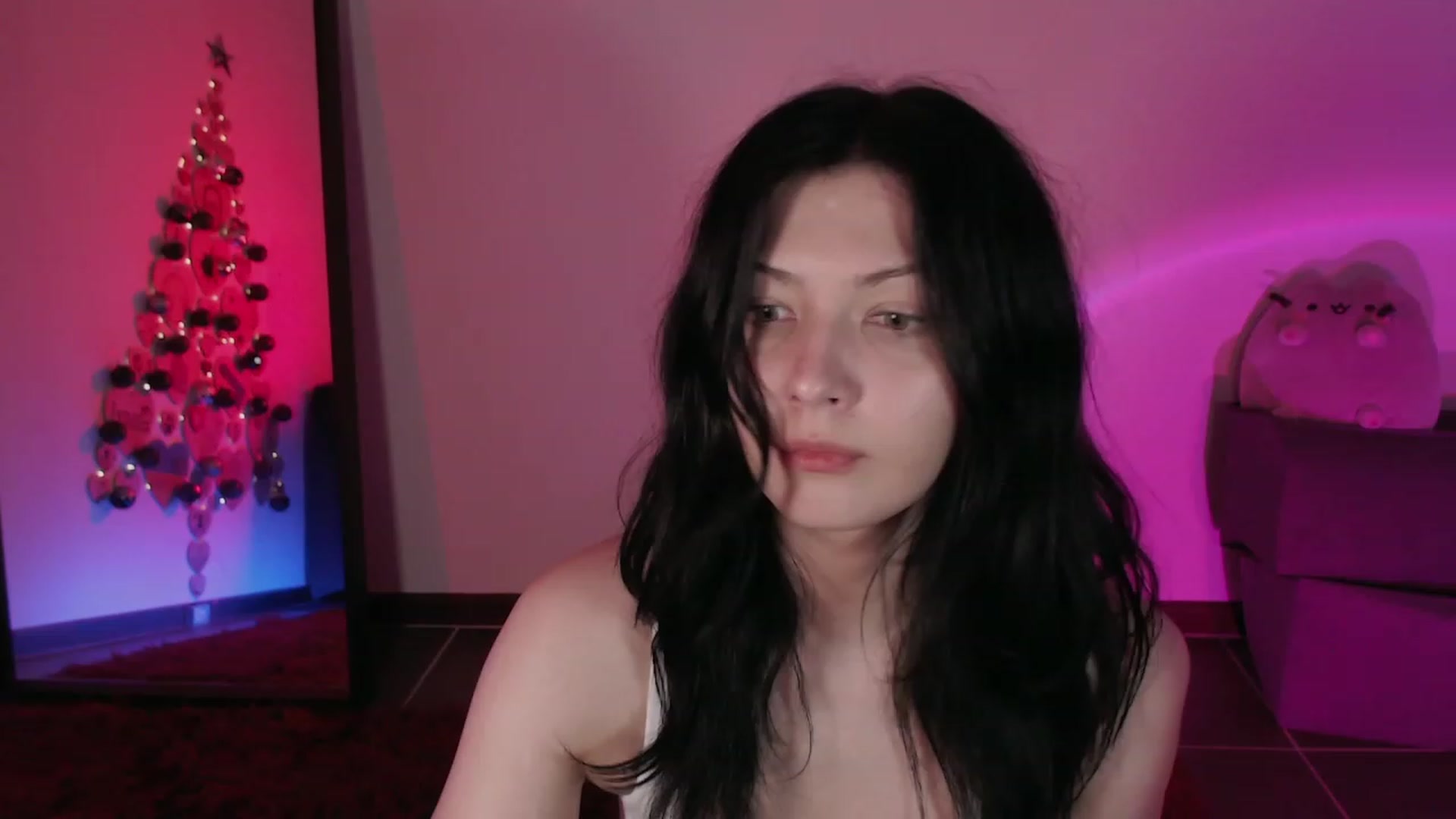 Gallery image thumbnail from RoomToAvoid's myfreecams stream on, 12/04/2023, 01:56 image 3 of 20