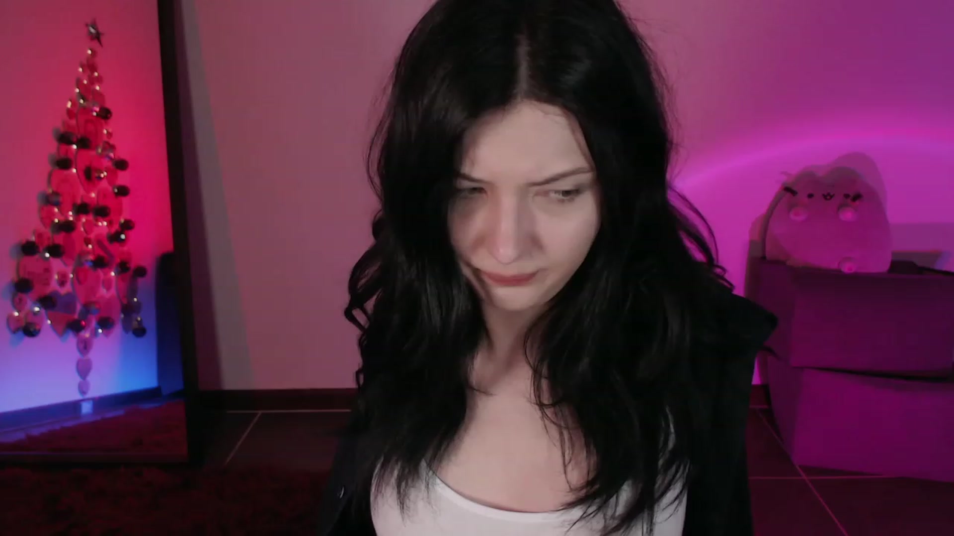 Gallery image thumbnail from RoomToAvoid's myfreecams stream on, 12/04/2023, 01:56 image 5 of 20