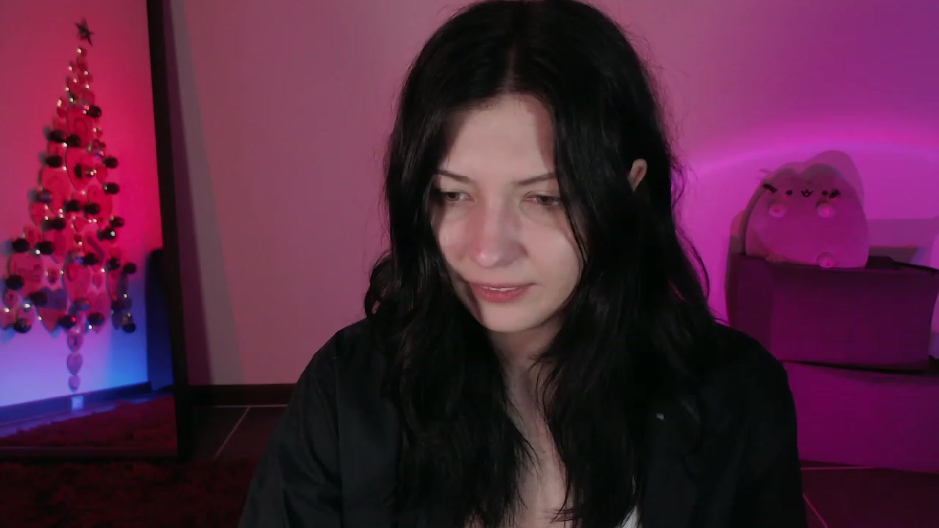 Gallery image thumbnail from RoomToAvoid's myfreecams stream on, 12/04/2023, 01:56 image 12 of 20
