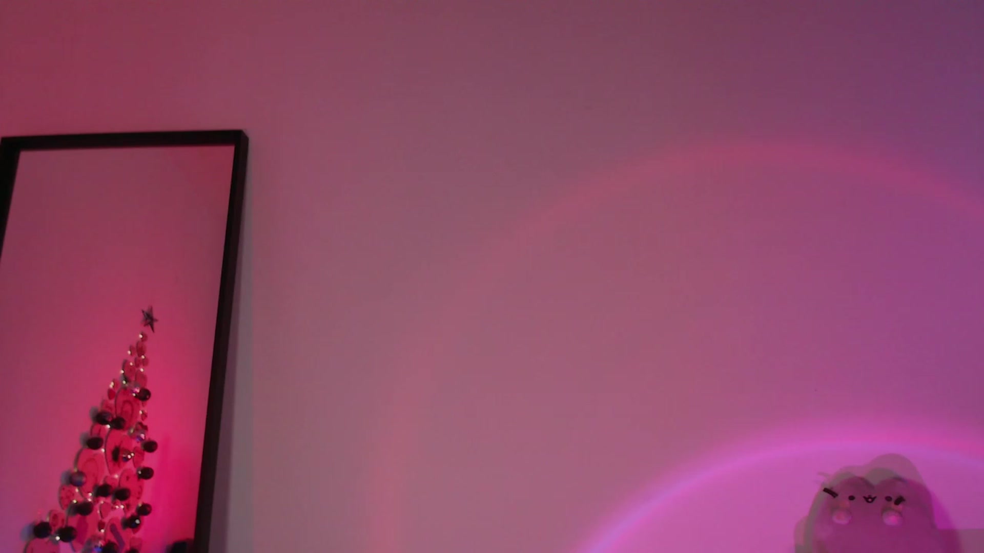 Gallery image thumbnail from RoomToAvoid's myfreecams stream on, 12/04/2023, 03:56 image 12 of 20