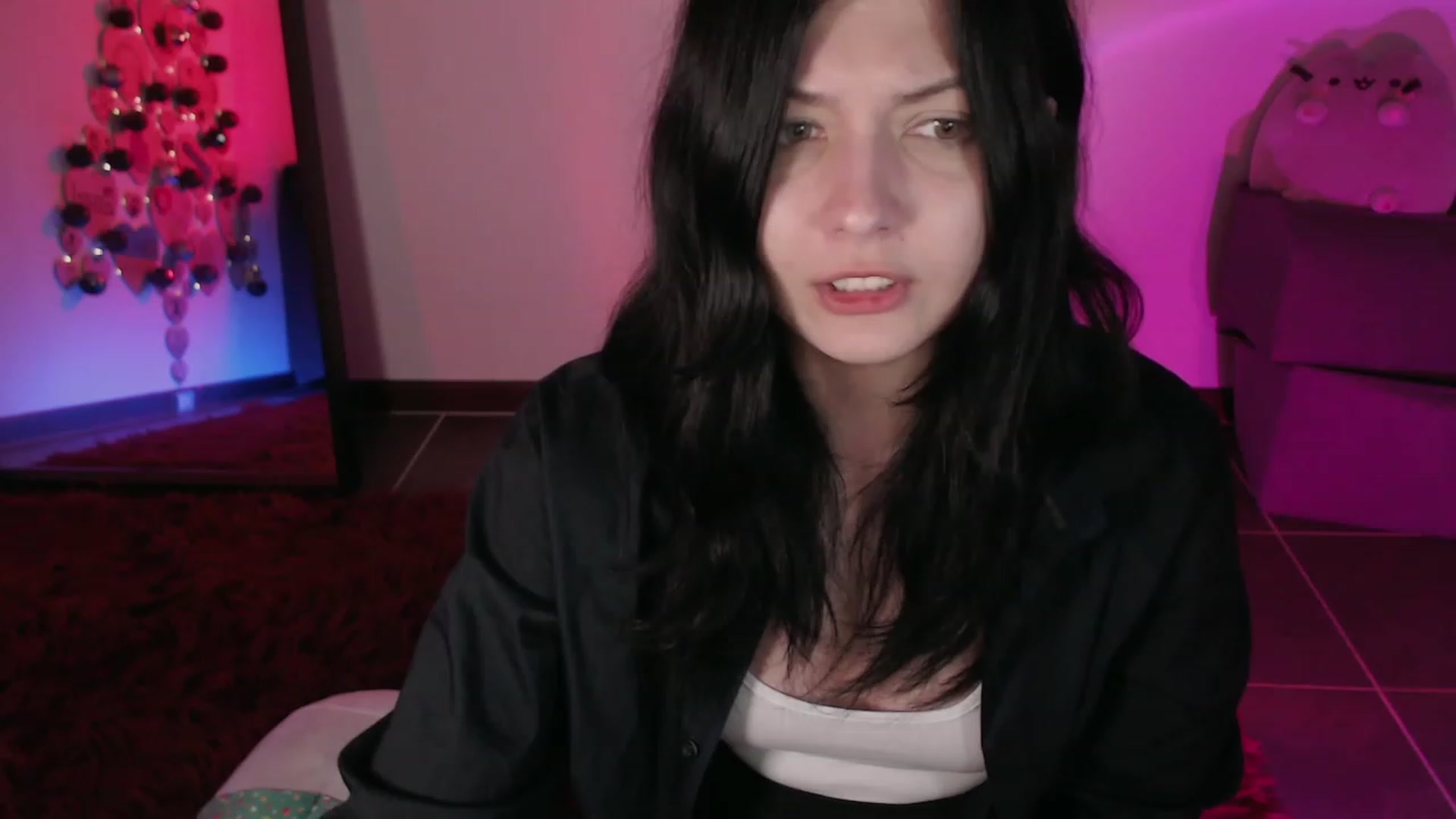Gallery image thumbnail from RoomToAvoid's myfreecams stream on, 12/04/2023, 03:56 image 6 of 20