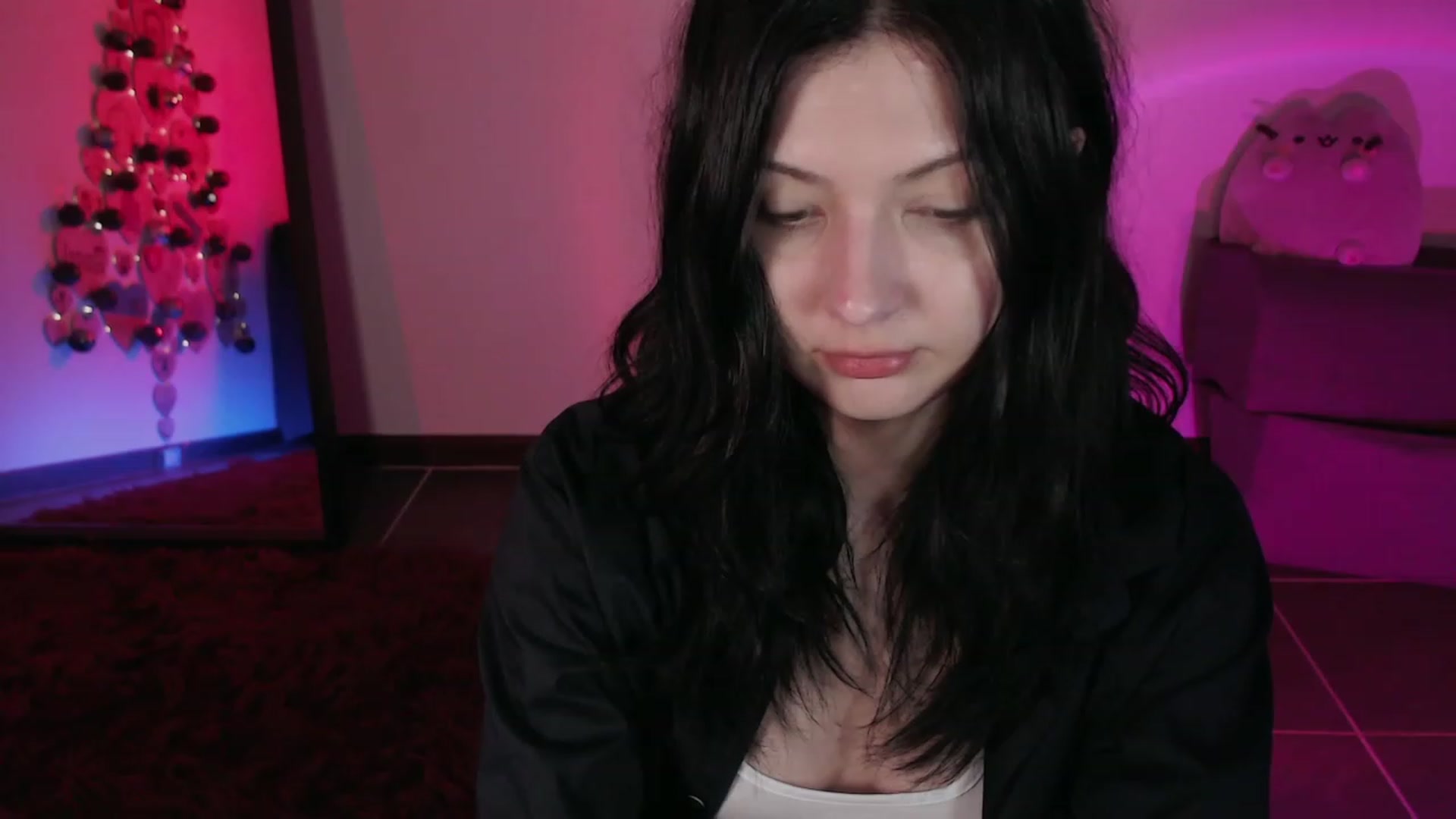 Gallery image thumbnail from RoomToAvoid's myfreecams stream on, 12/04/2023, 03:56 image 3 of 20