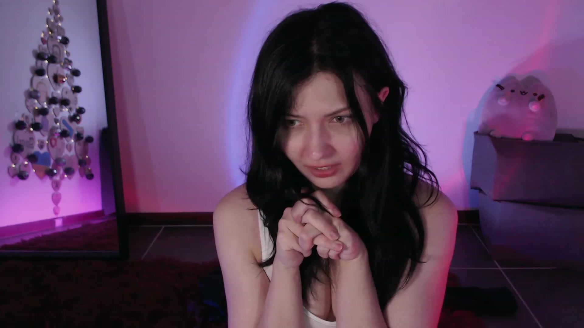 Gallery image thumbnail from RoomToAvoid's myfreecams stream on, 12/04/2023, 05:43 image 18 of 20