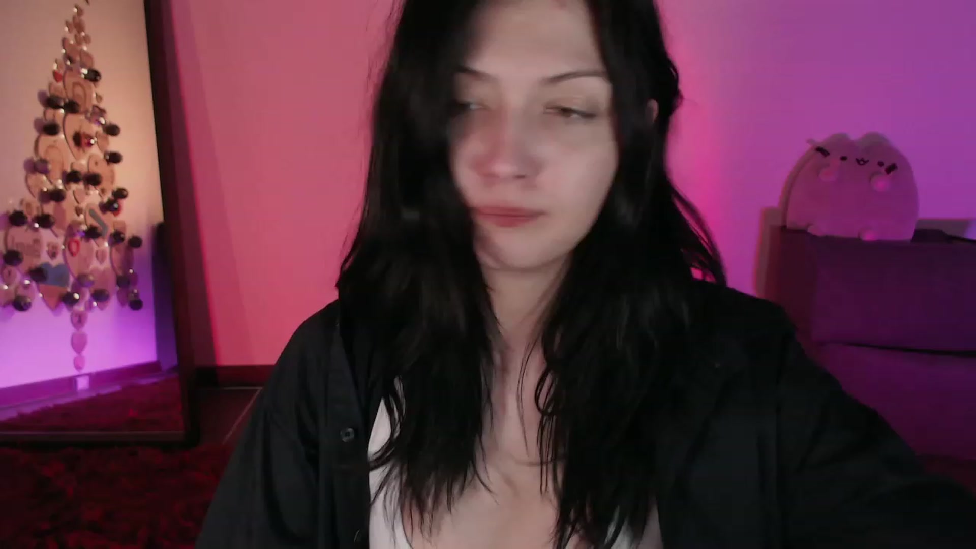 Gallery image thumbnail from RoomToAvoid's myfreecams stream on, 12/04/2023, 05:43 image 3 of 20