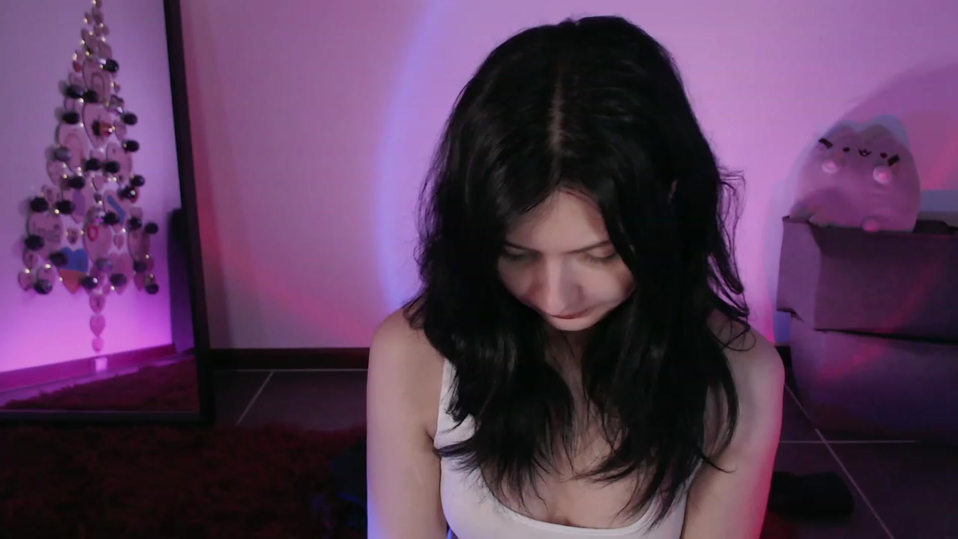 Gallery image thumbnail from RoomToAvoid's myfreecams stream on, 12/04/2023, 05:43 image 19 of 20
