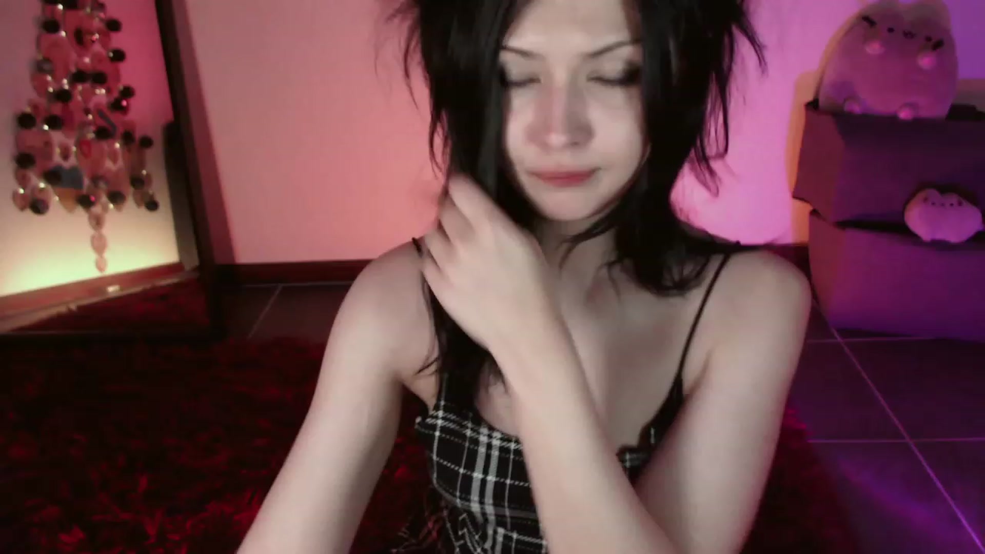 Gallery image thumbnail from RoomToAvoid's myfreecams stream on, 12/05/2023, 03:50 image 10 of 20