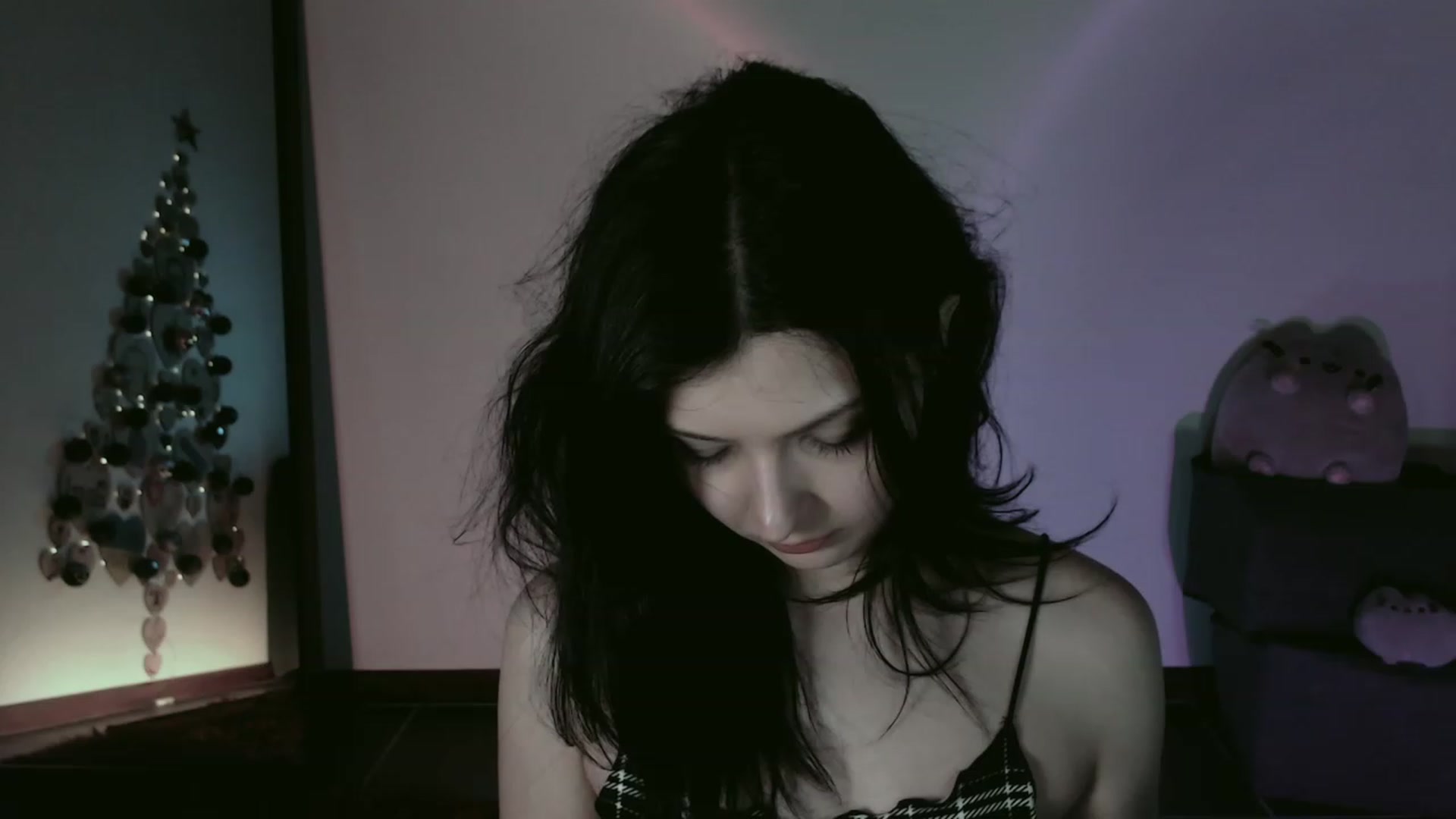 Gallery image thumbnail from RoomToAvoid's myfreecams stream on, 12/05/2023, 03:50 image 5 of 20
