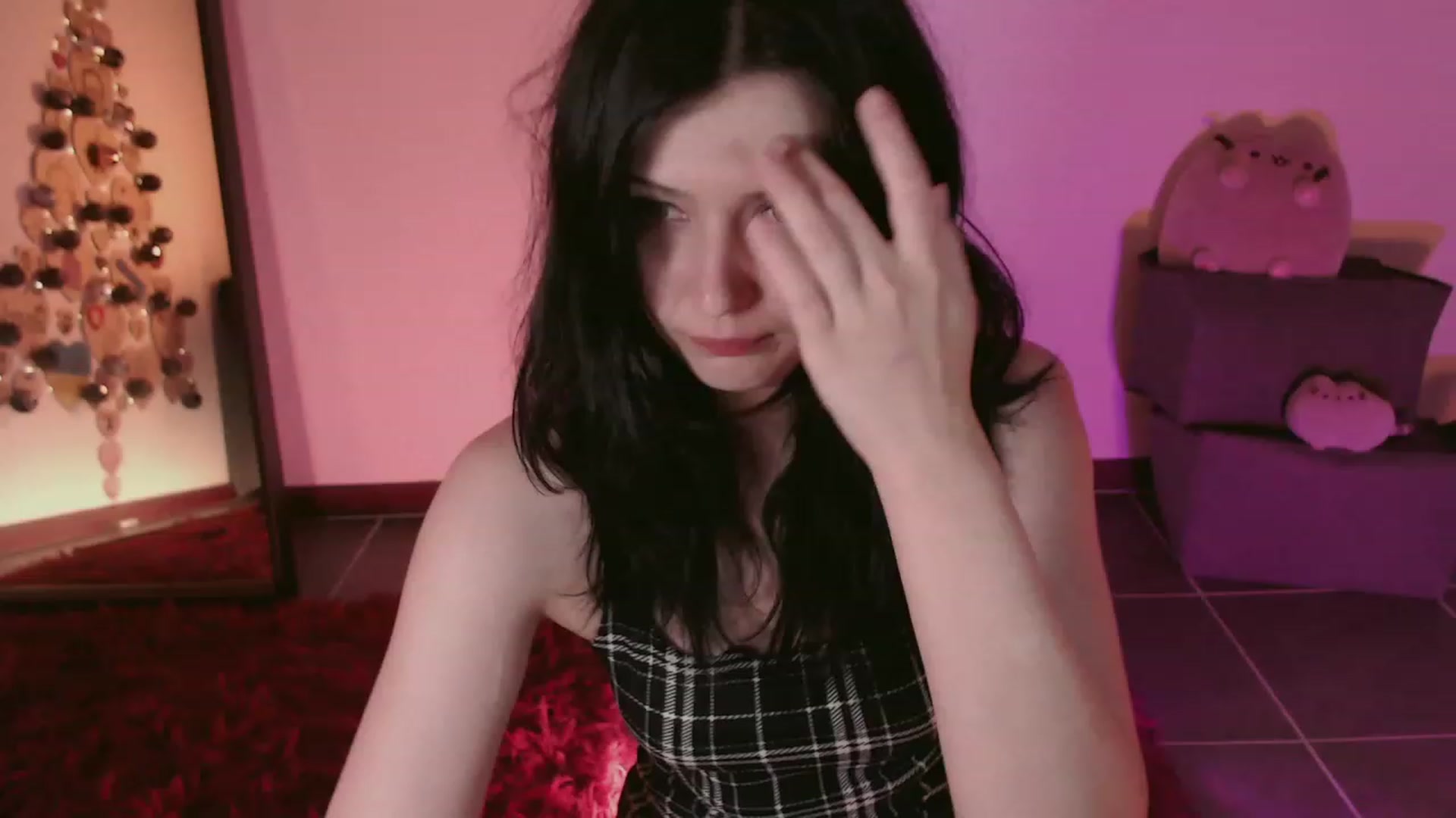 Gallery image thumbnail from RoomToAvoid's myfreecams stream on, 12/05/2023, 03:50 image 3 of 20