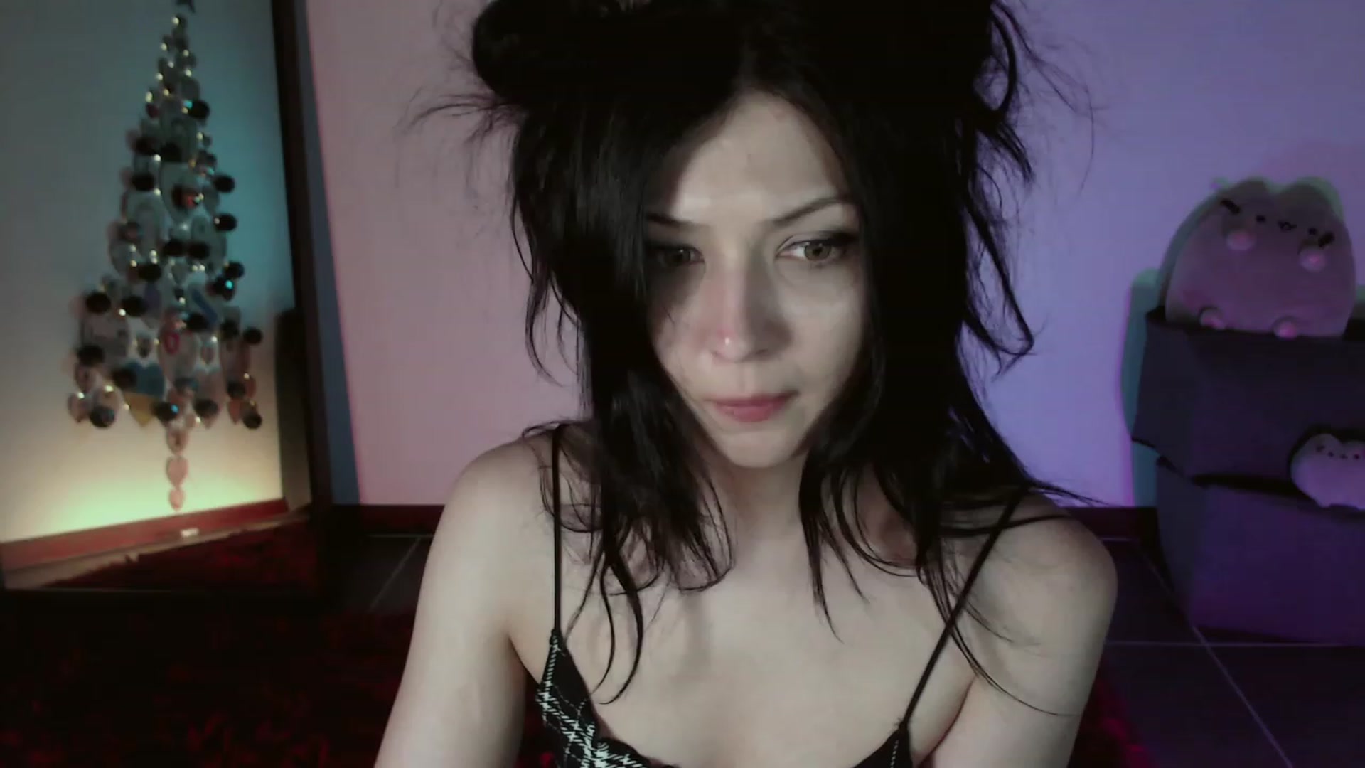 Gallery image thumbnail from RoomToAvoid's myfreecams stream on, 12/05/2023, 03:50 image 6 of 20