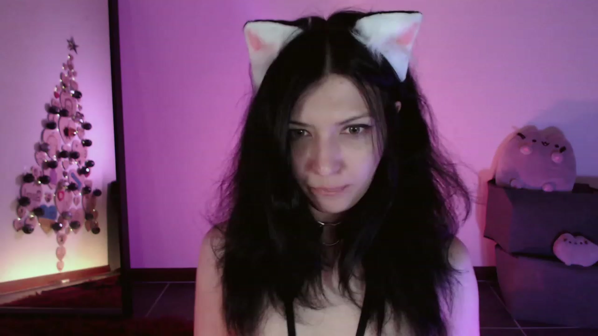 Gallery image thumbnail from RoomToAvoid's myfreecams stream on, 12/05/2023, 04:22 image 12 of 20