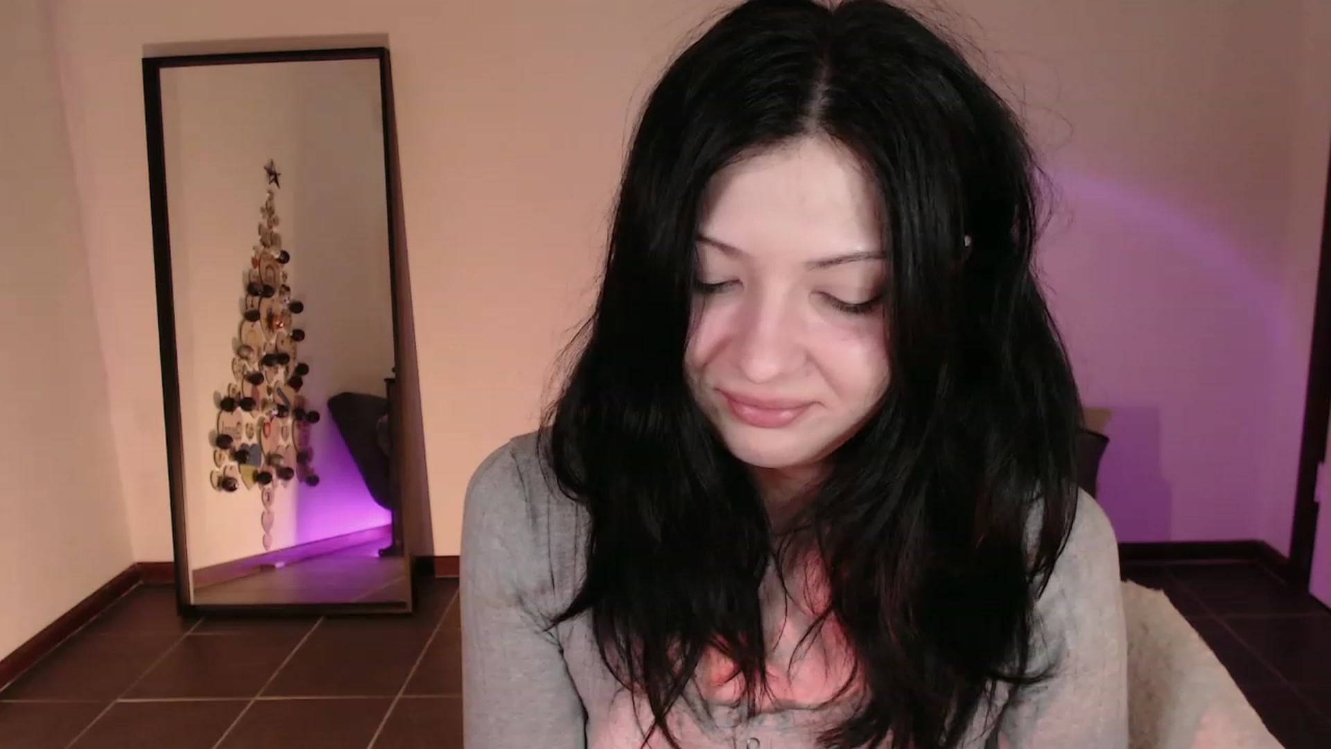Gallery image thumbnail from RoomToAvoid's myfreecams stream on, 12/05/2023, 23:57 image 3 of 20