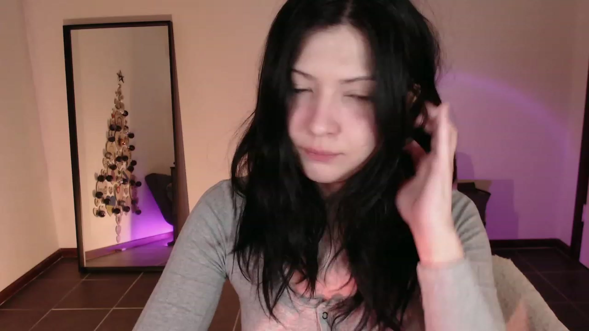 Gallery image thumbnail from RoomToAvoid's myfreecams stream on, 12/05/2023, 23:57 image 2 of 20