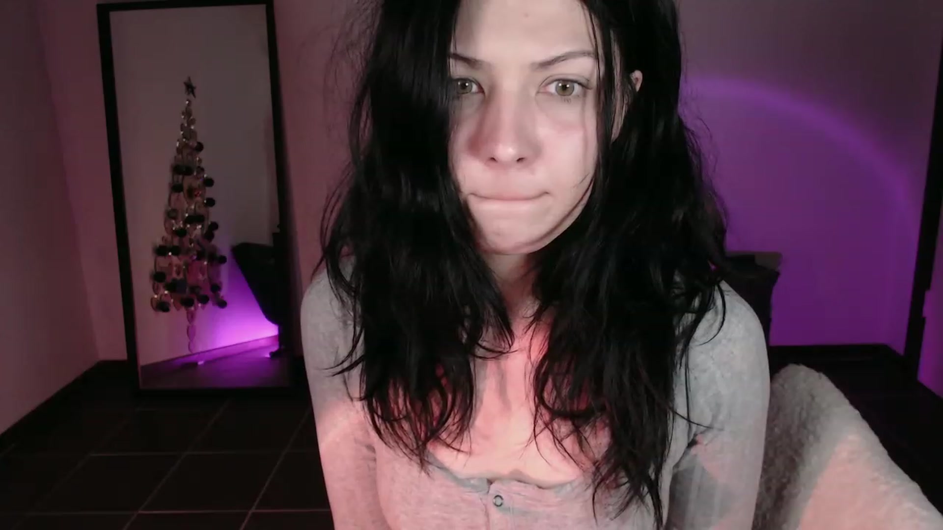 Gallery image thumbnail from RoomToAvoid's myfreecams stream on, 12/05/2023, 23:57 image 18 of 20