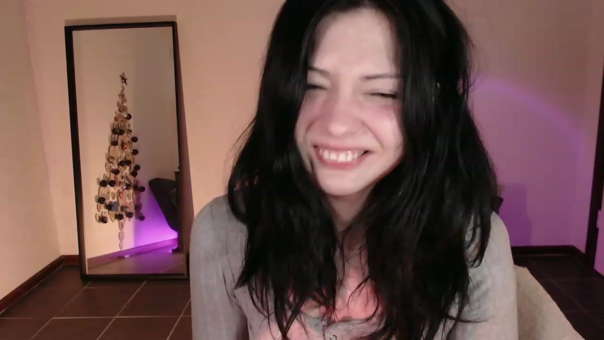 Gallery image thumbnail from RoomToAvoid's myfreecams stream on, 12/05/2023, 23:57 image 4 of 20
