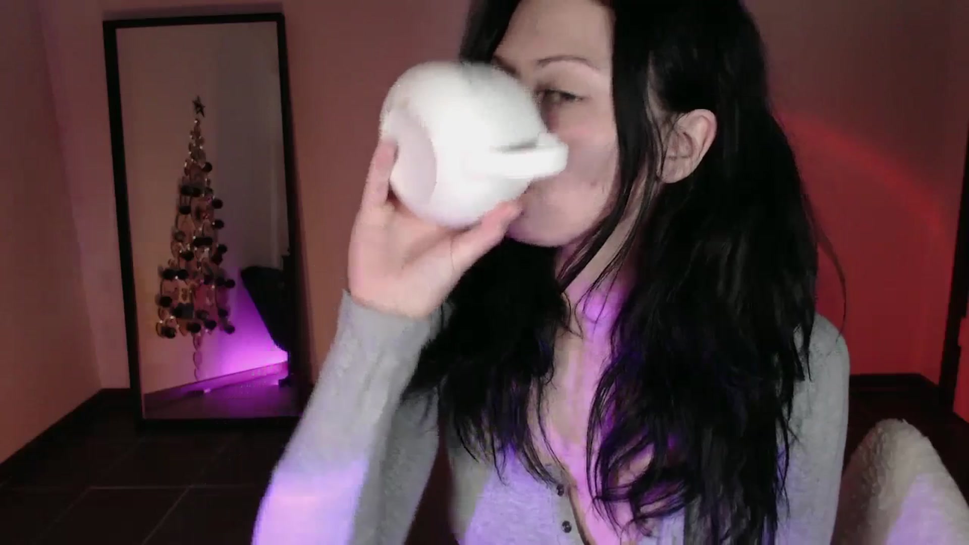 Gallery image thumbnail from RoomToAvoid's myfreecams stream on, 12/06/2023, 24:59 image 8 of 20