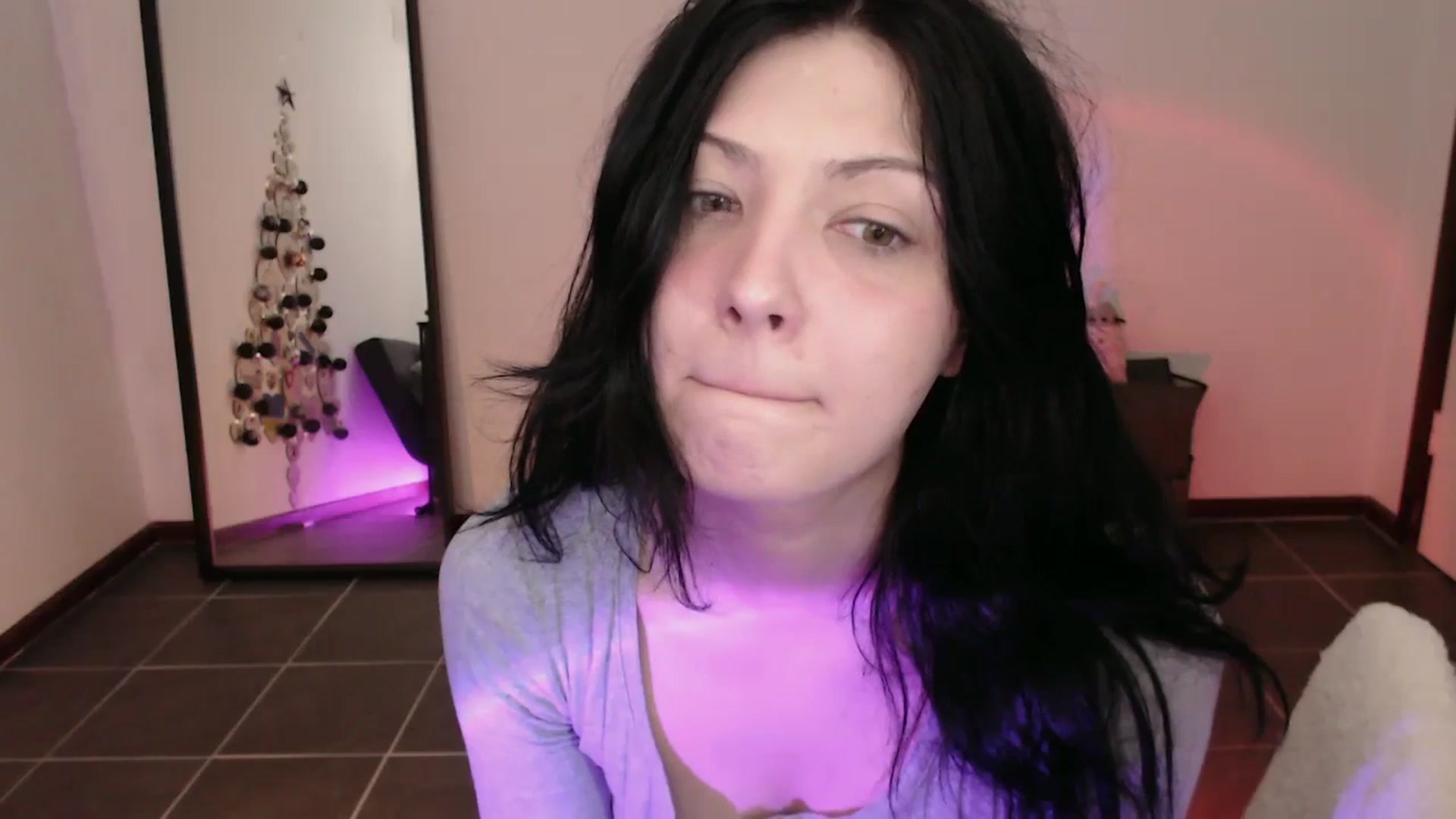 Gallery image thumbnail from RoomToAvoid's myfreecams stream on, 12/06/2023, 24:59 image 2 of 20