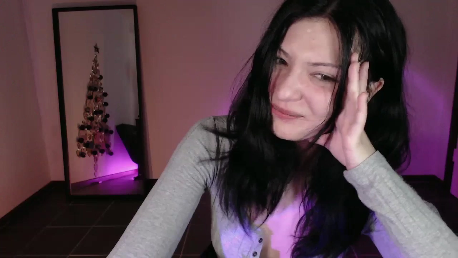 Gallery image thumbnail from RoomToAvoid's myfreecams stream on, 12/06/2023, 24:59 image 15 of 20
