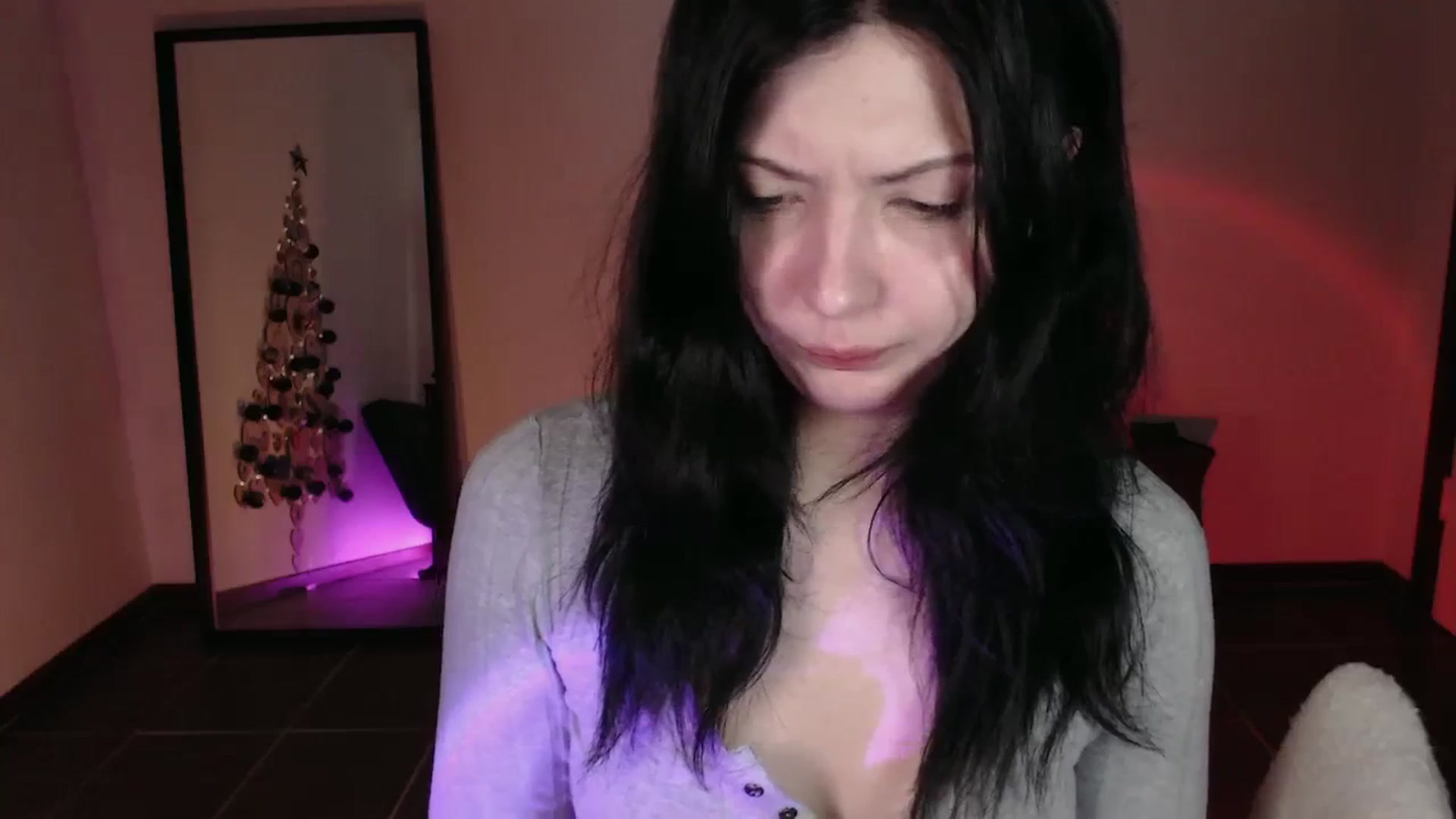 Gallery image thumbnail from RoomToAvoid's myfreecams stream on, 12/06/2023, 24:59 image 10 of 20