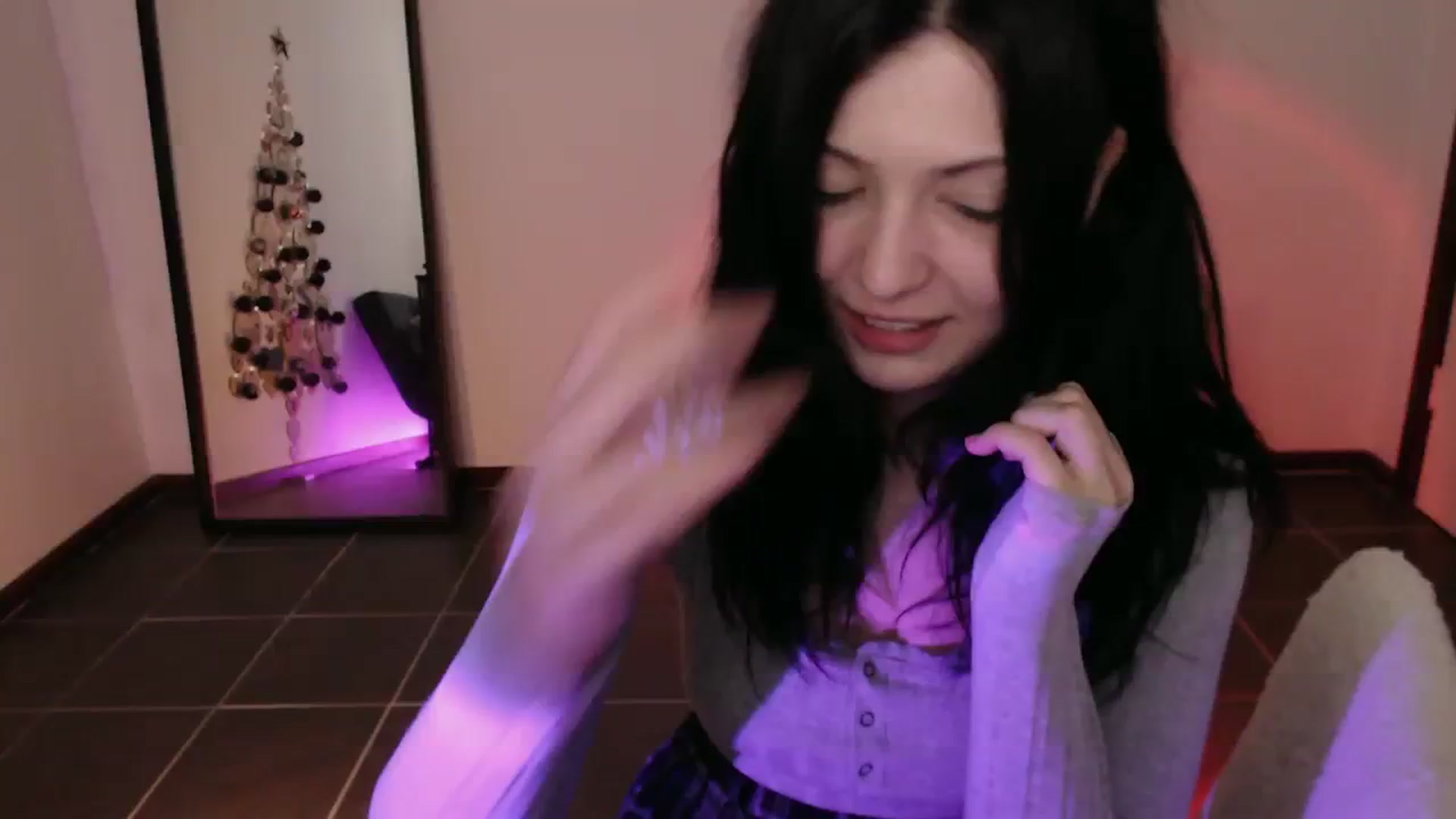 Gallery image thumbnail from RoomToAvoid's myfreecams stream on, 12/06/2023, 24:59 image 1 of 20