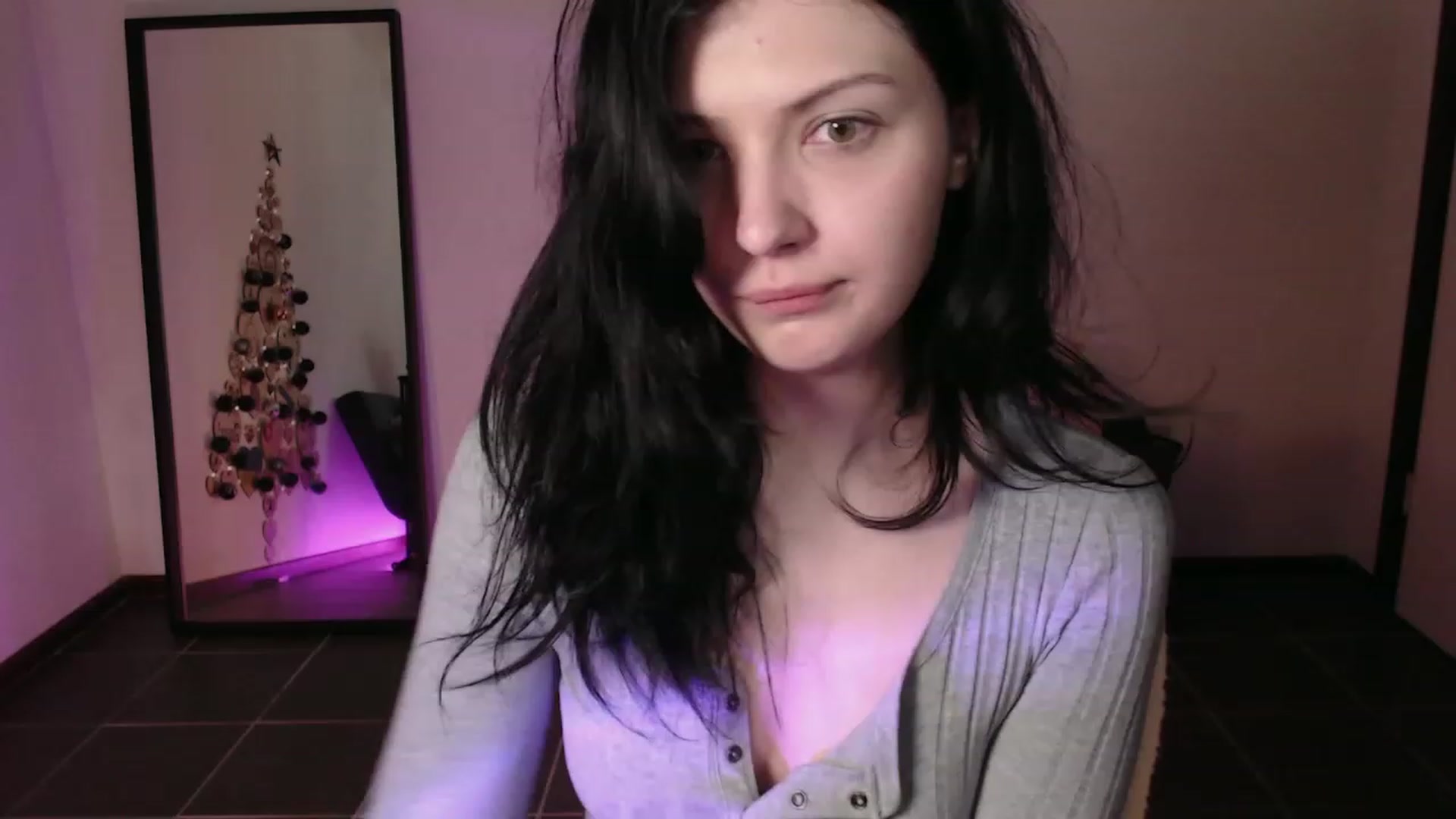 Gallery image thumbnail from RoomToAvoid's myfreecams stream on, 12/06/2023, 01:13 image 15 of 20