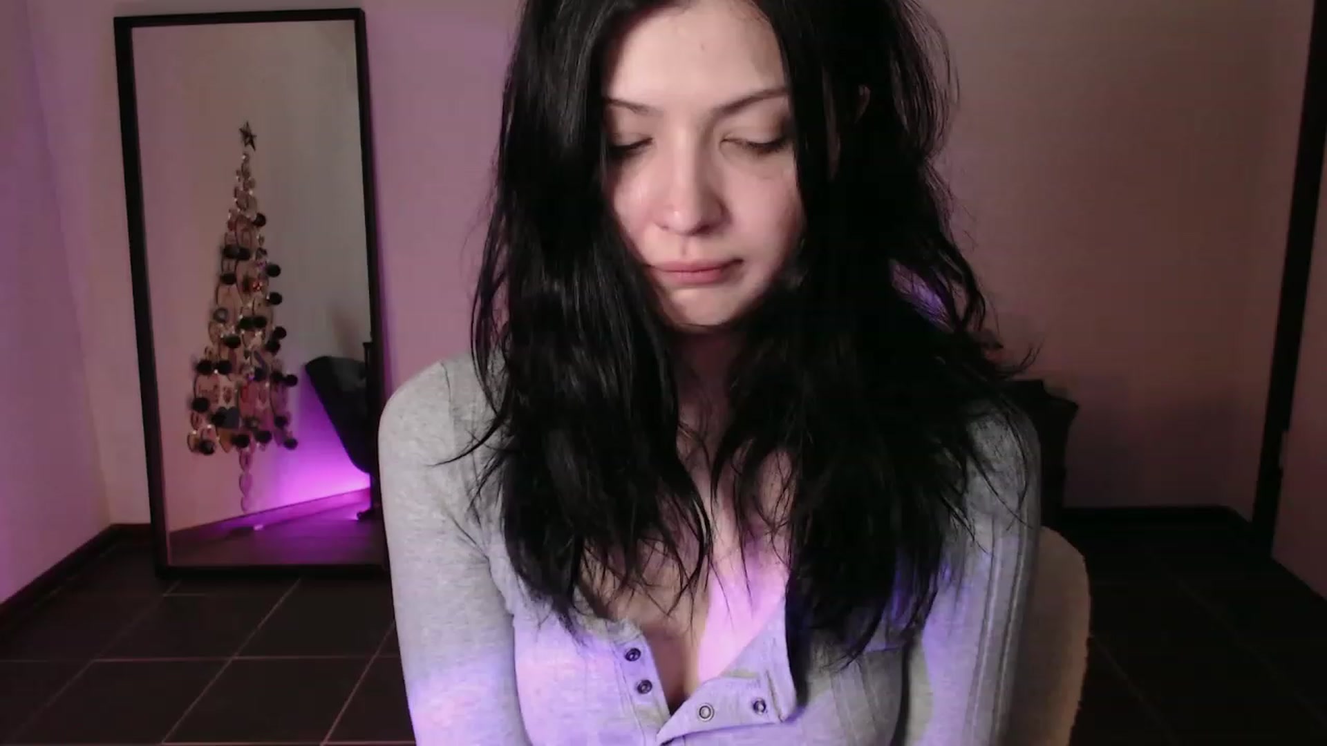 Gallery image thumbnail from RoomToAvoid's myfreecams stream on, 12/06/2023, 01:13 image 19 of 20