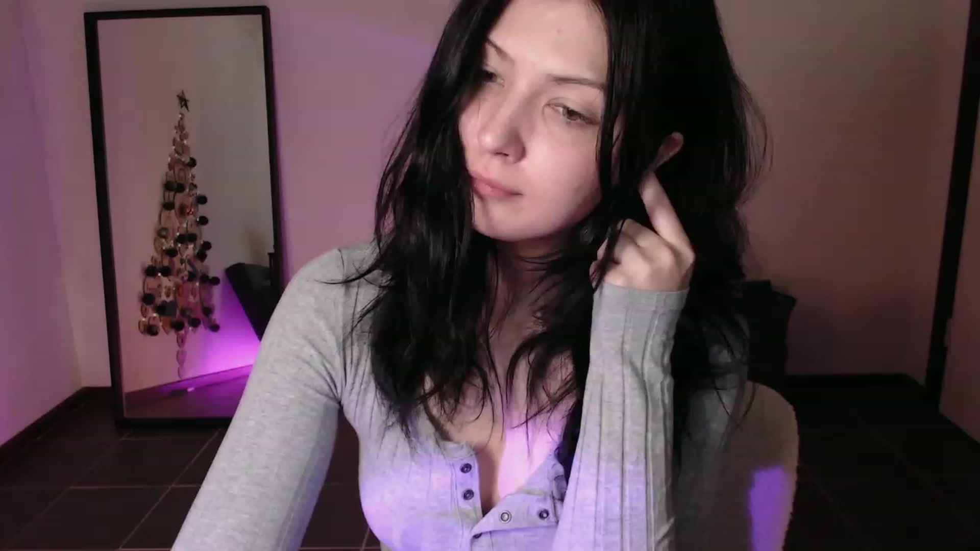 Gallery image thumbnail from RoomToAvoid's myfreecams stream on, 12/06/2023, 01:13 image 20 of 20