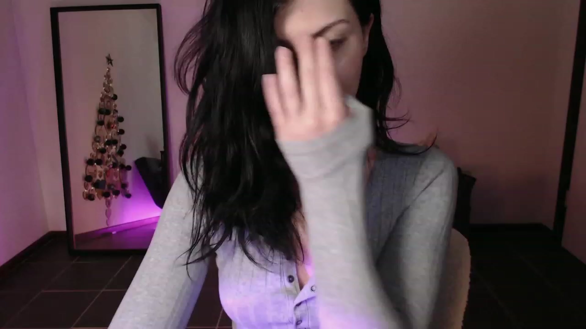 Gallery image thumbnail from RoomToAvoid's myfreecams stream on, 12/06/2023, 01:13 image 14 of 20