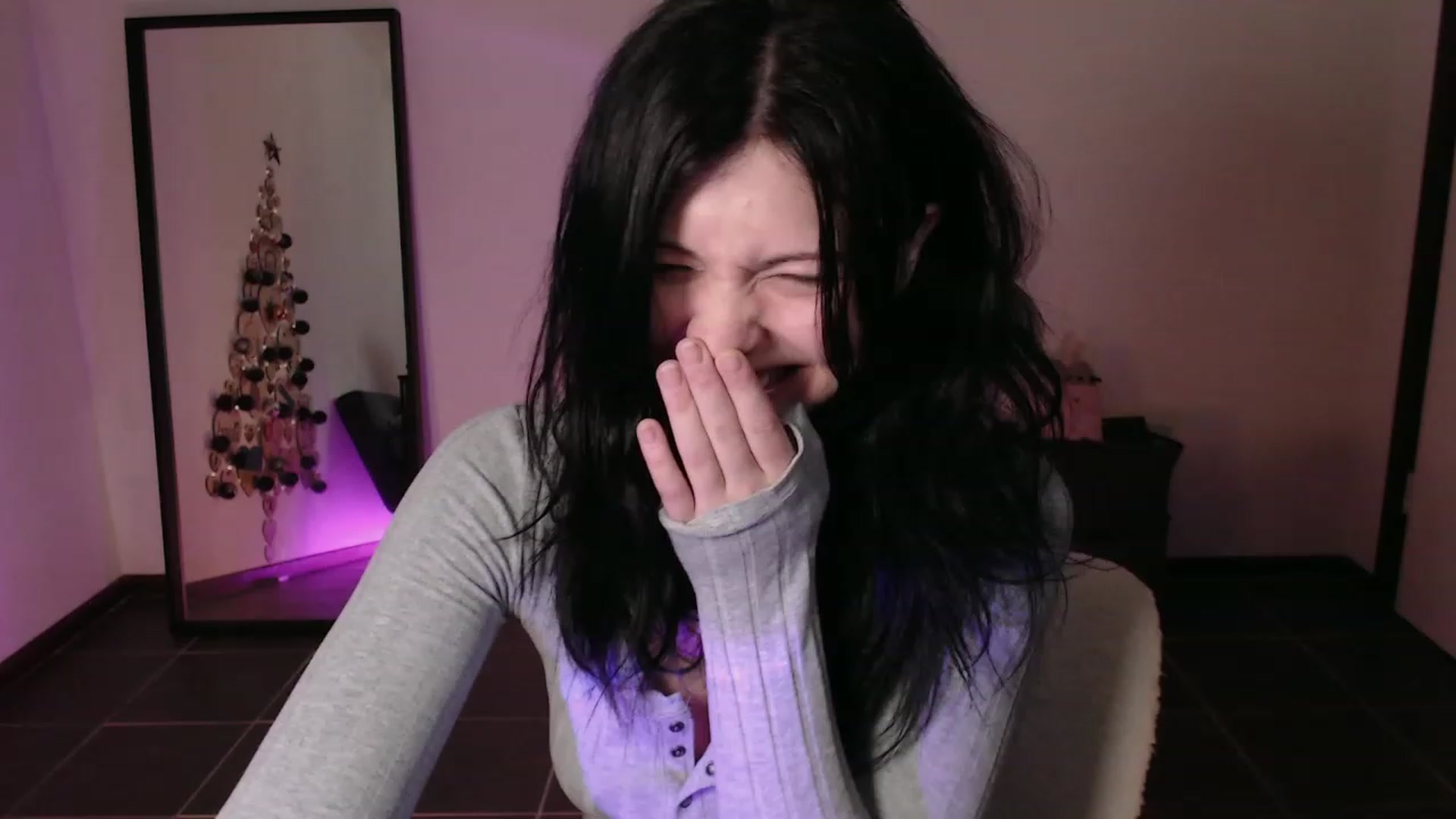 Gallery image thumbnail from RoomToAvoid's myfreecams stream on, 12/06/2023, 01:13 image 18 of 20