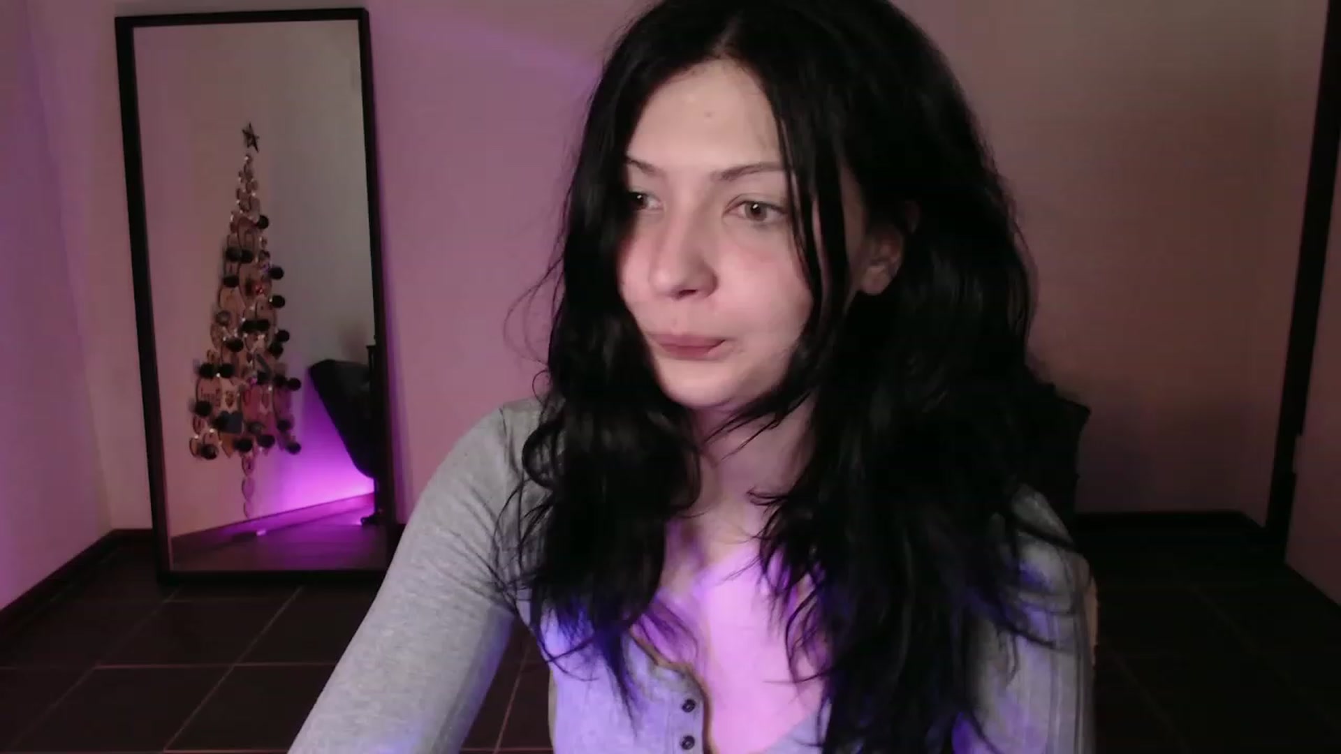 Gallery image thumbnail from RoomToAvoid's myfreecams stream on, 12/06/2023, 01:34 image 13 of 20