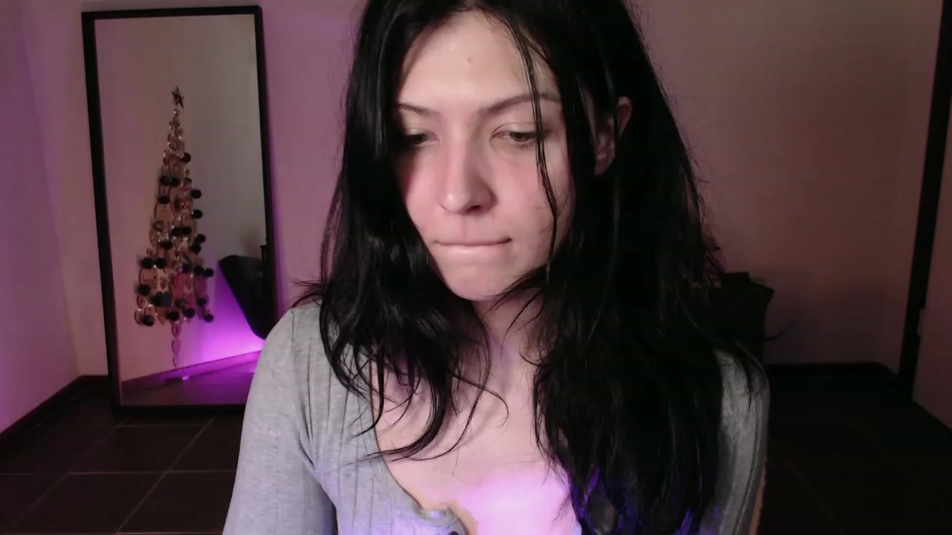 Gallery image thumbnail from RoomToAvoid's myfreecams stream on, 12/06/2023, 01:34 image 20 of 20