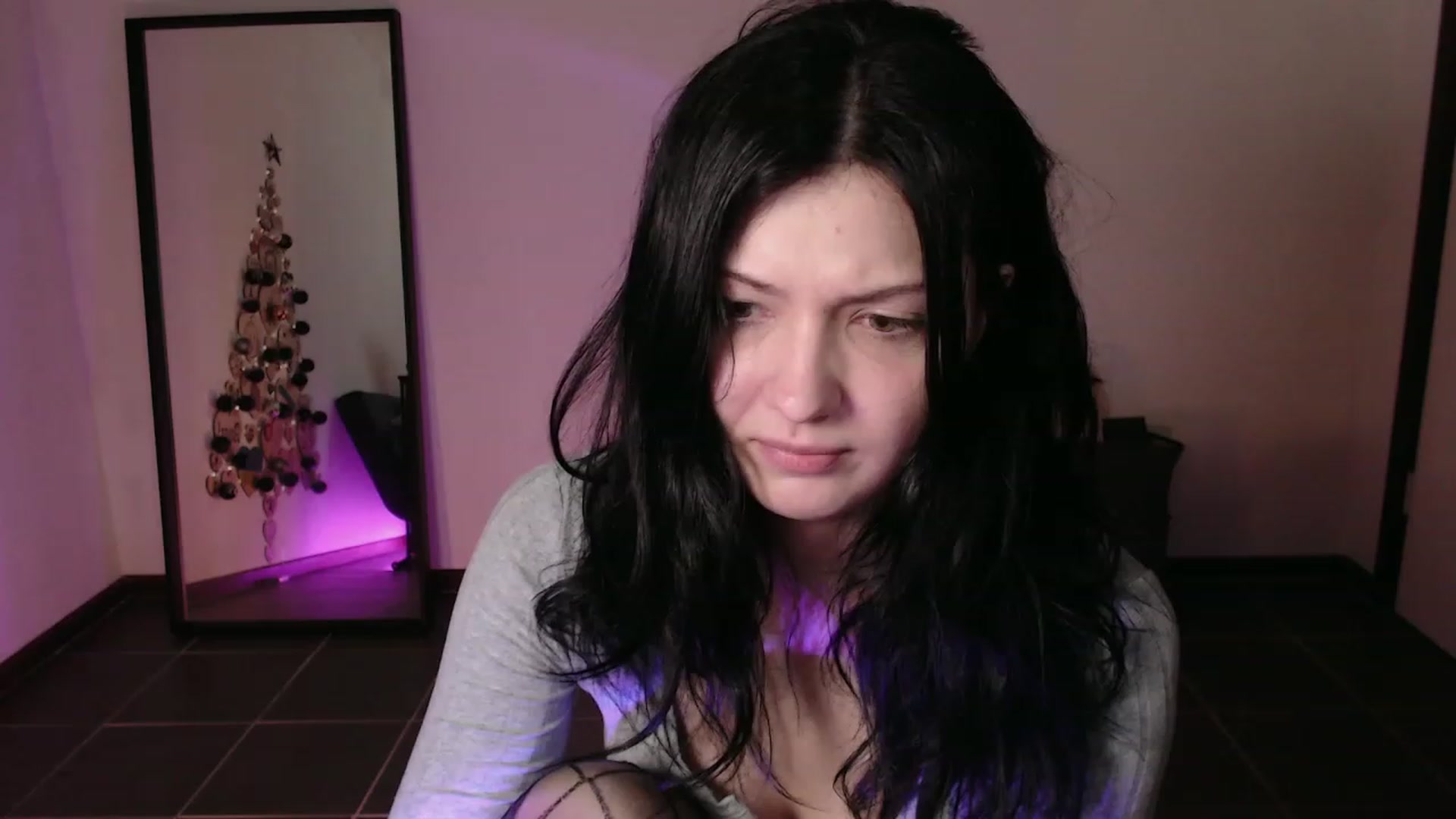 Gallery image thumbnail from RoomToAvoid's myfreecams stream on, 12/06/2023, 01:34 image 4 of 20