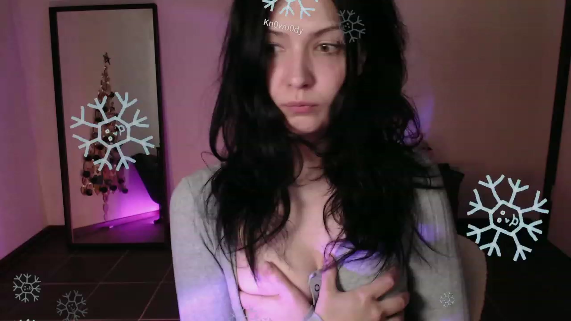 Gallery image thumbnail from RoomToAvoid's myfreecams stream on, 12/06/2023, 01:34 image 15 of 20