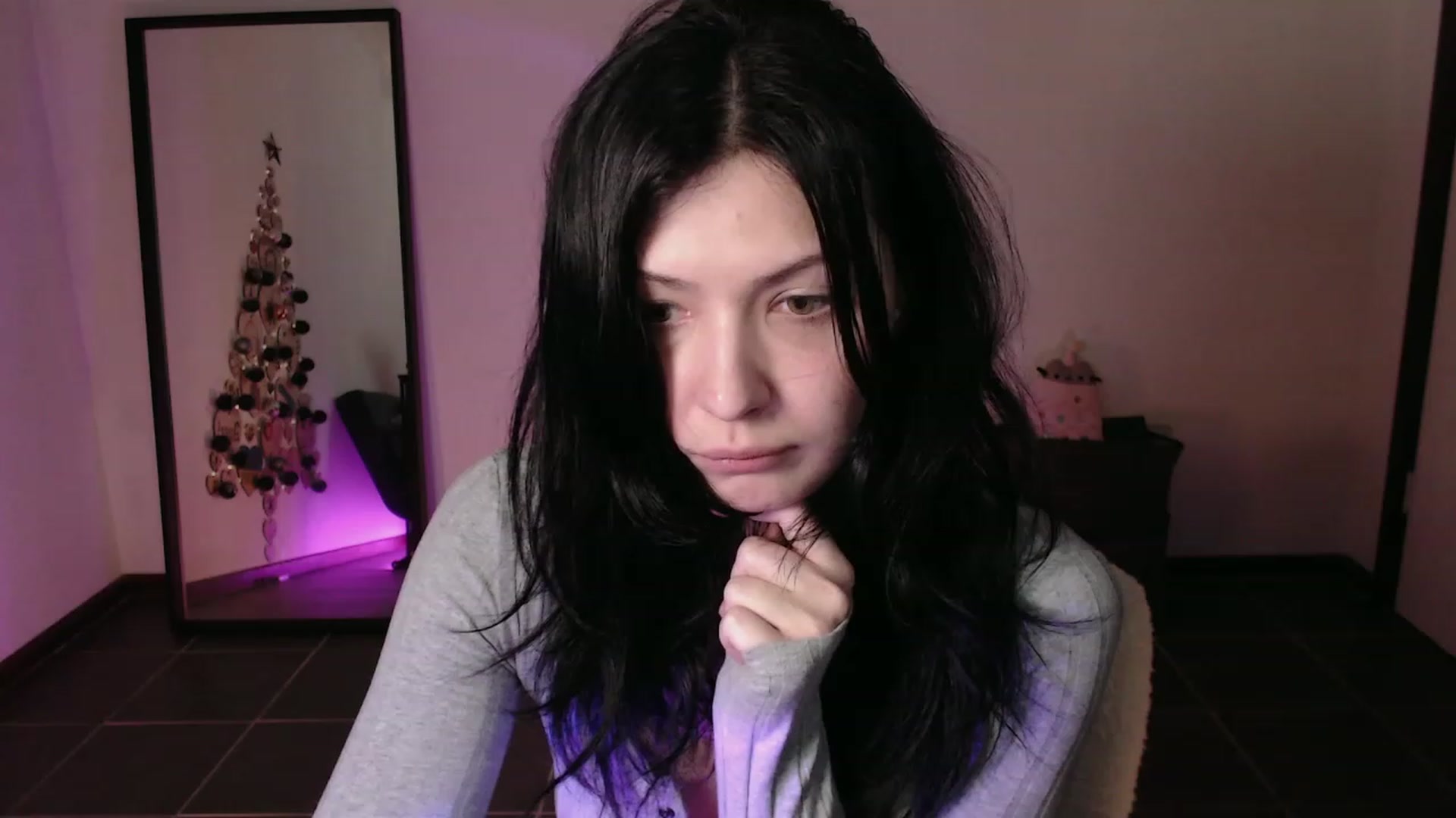 Gallery image thumbnail from RoomToAvoid's myfreecams stream on, 12/06/2023, 01:34 image 1 of 20