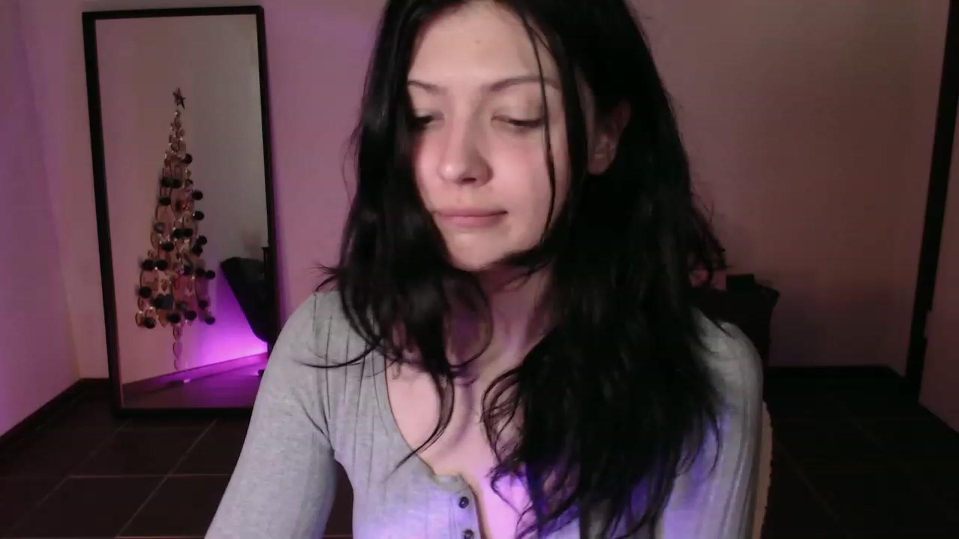 Gallery image thumbnail from RoomToAvoid's myfreecams stream on, 12/06/2023, 01:34 image 19 of 20