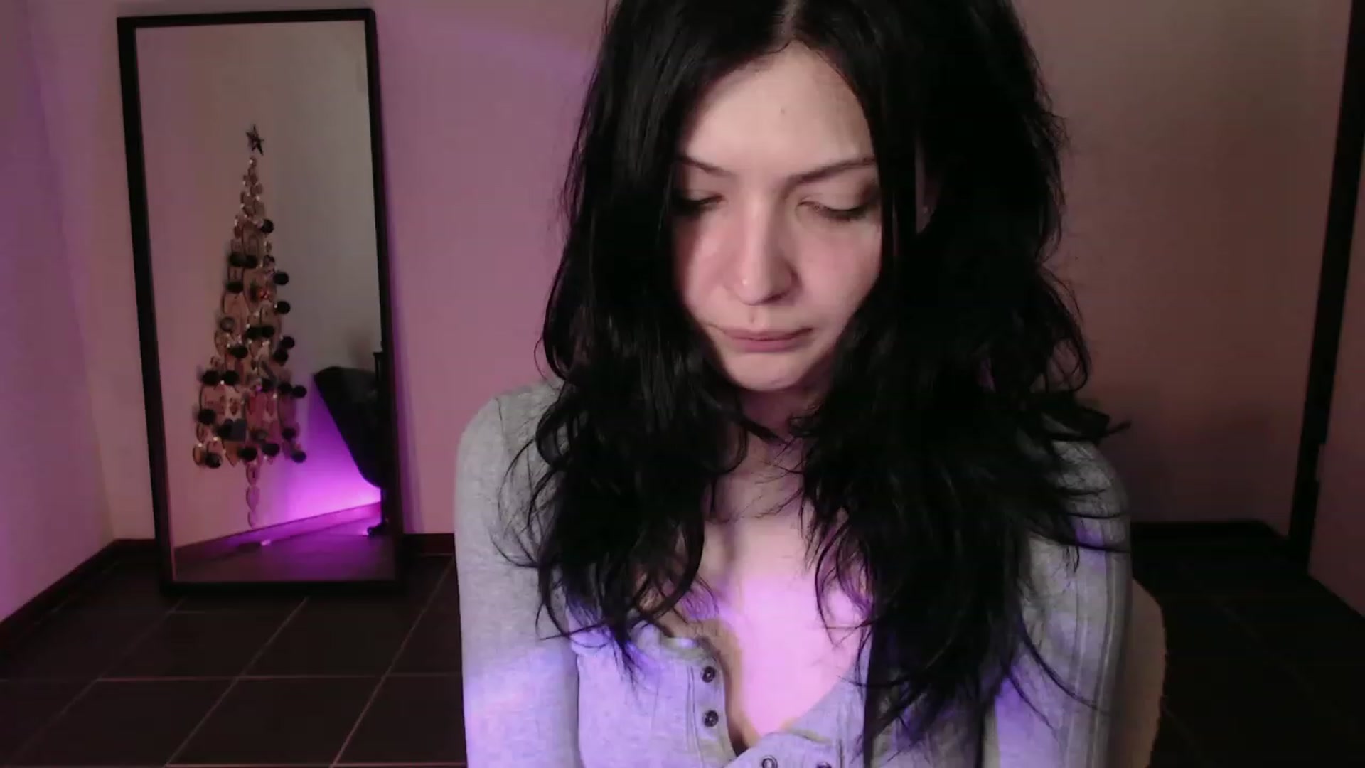 Gallery image thumbnail from RoomToAvoid's myfreecams stream on, 12/06/2023, 01:34 image 14 of 20