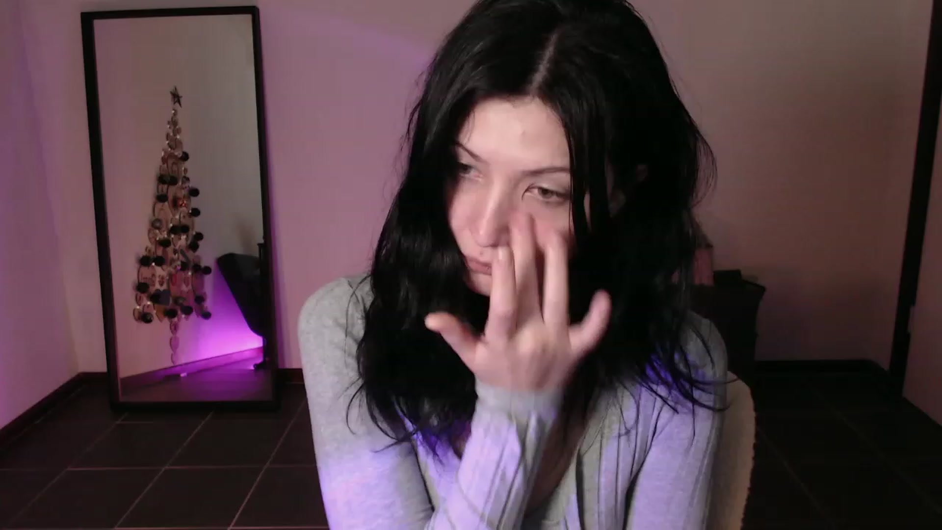 Gallery image thumbnail from RoomToAvoid's myfreecams stream on, 12/06/2023, 01:34 image 8 of 20