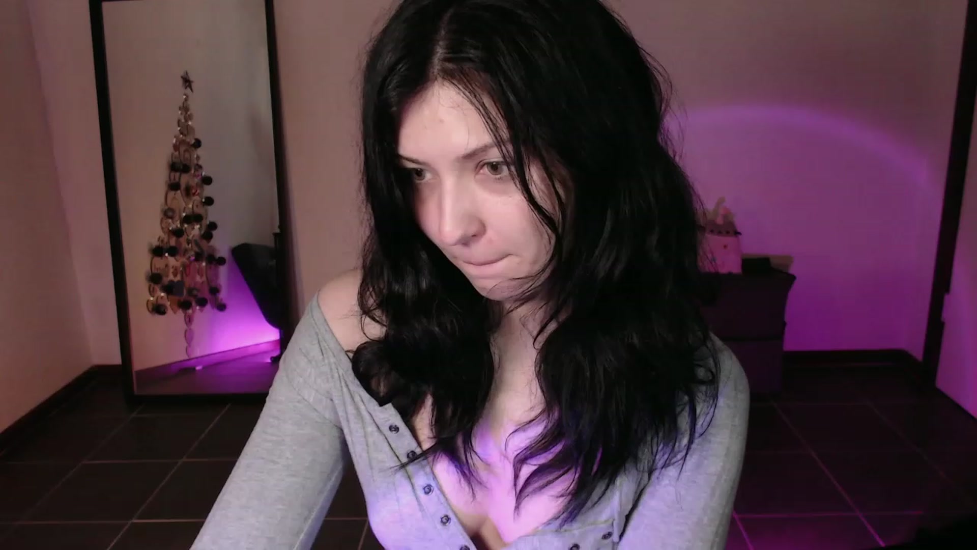 Gallery image thumbnail from RoomToAvoid's myfreecams stream on, 12/06/2023, 04:26 image 10 of 20