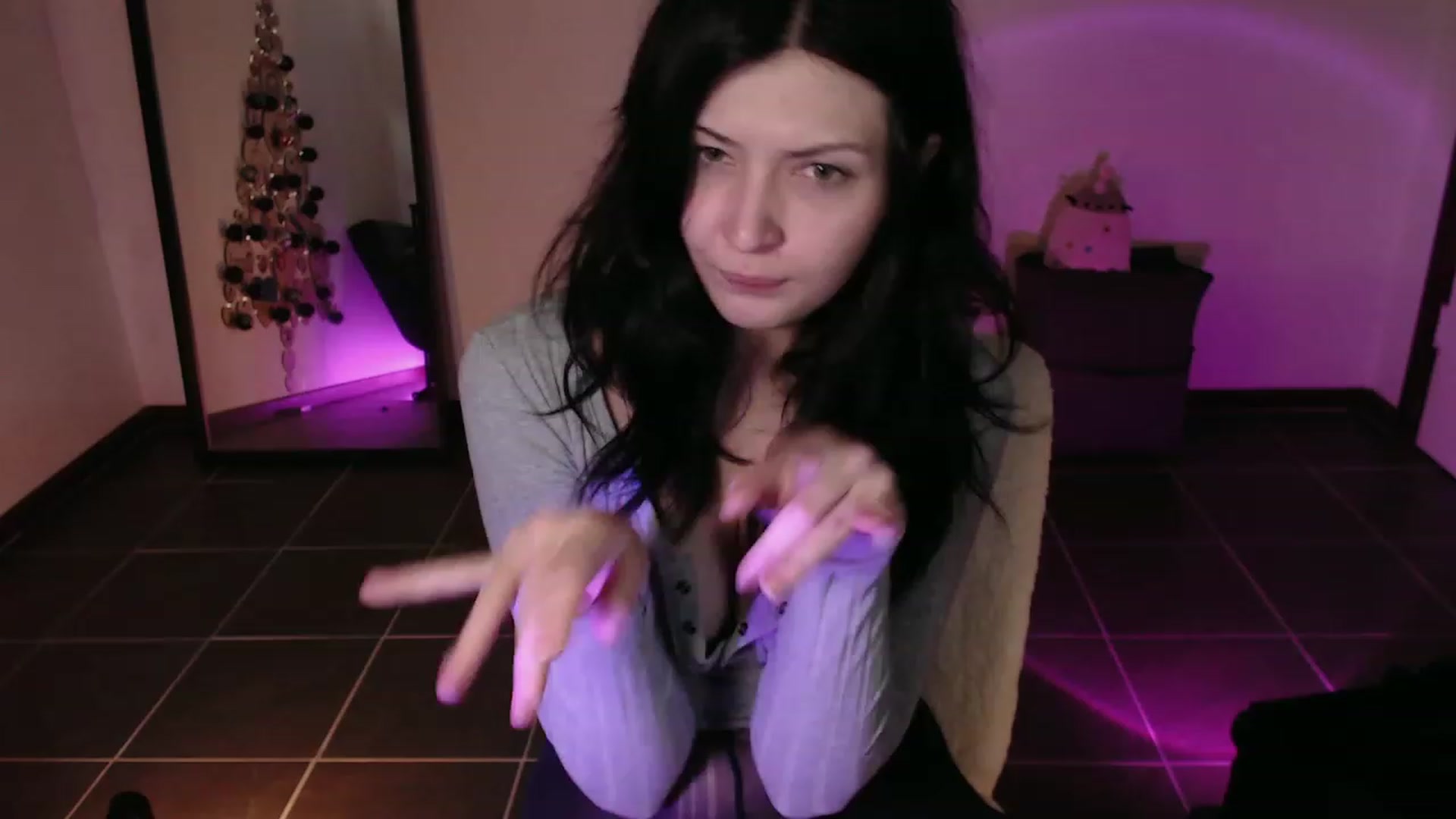 Gallery image thumbnail from RoomToAvoid's myfreecams stream on, 12/06/2023, 04:26 image 5 of 20