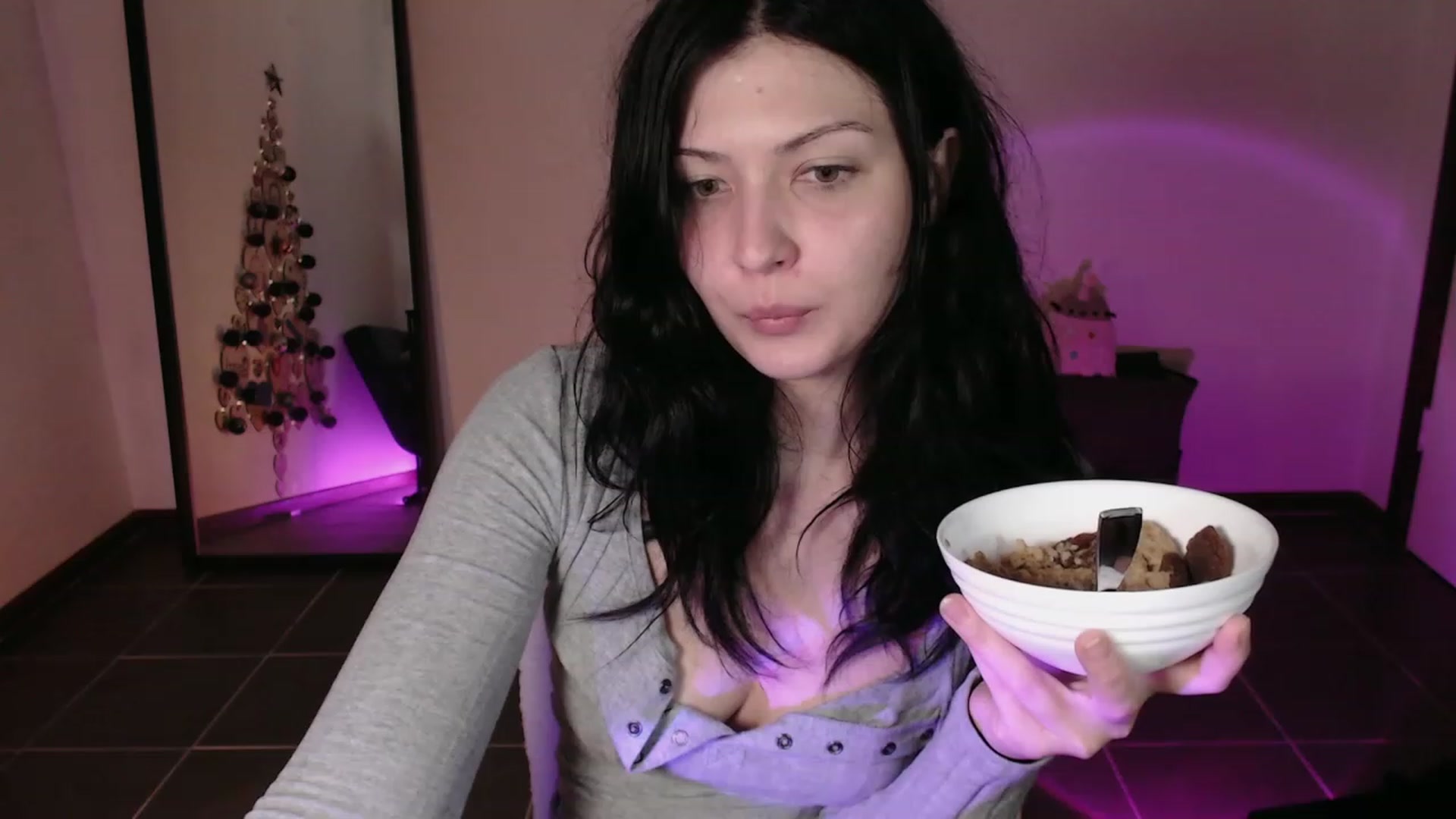 Gallery image thumbnail from RoomToAvoid's myfreecams stream on, 12/06/2023, 04:26 image 8 of 20